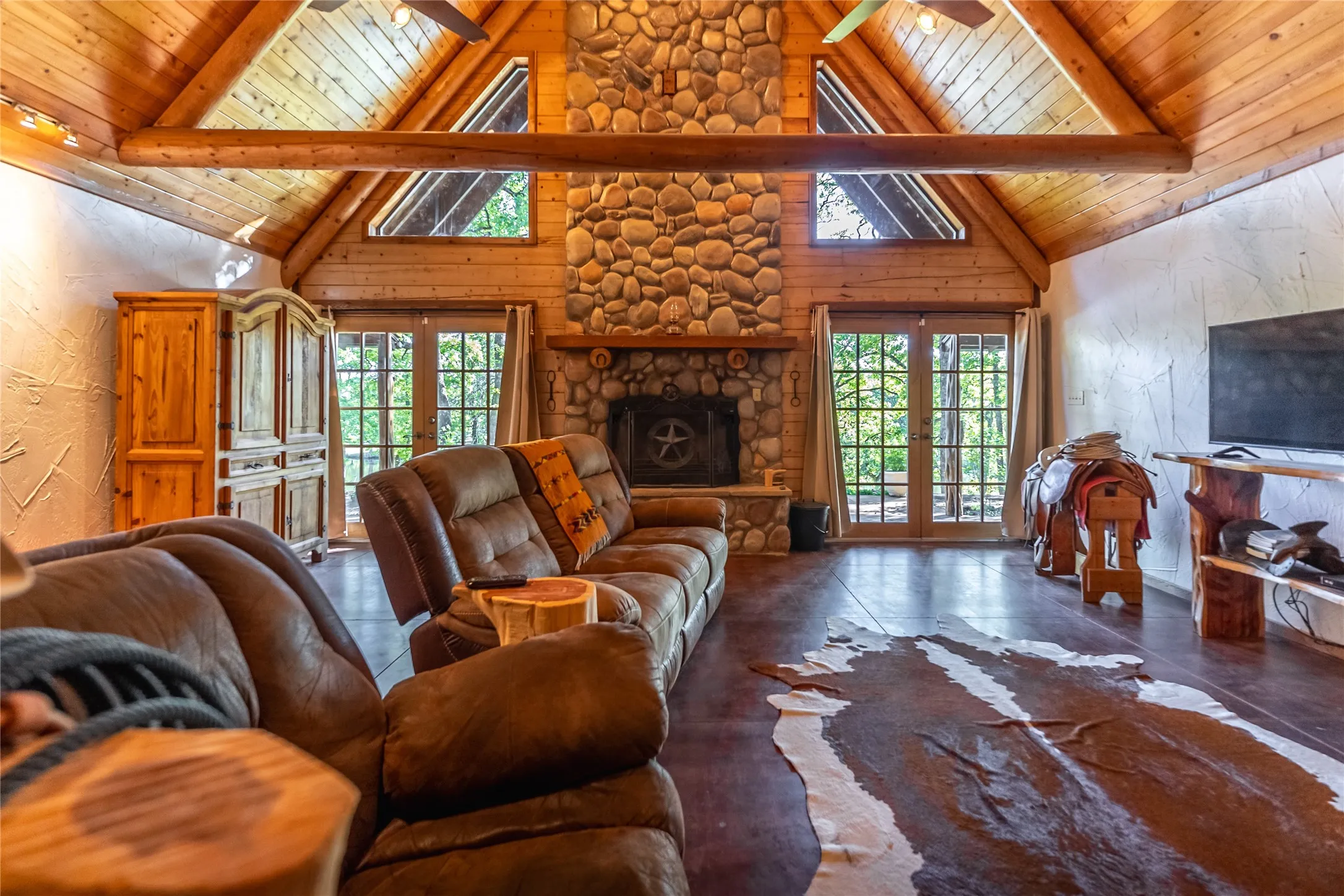 Farm For Sale in Grayson County , 1838 Liberty Road, Gordonville, Texas 76245, 4 Bedroom, 4 Bathroom, Garage spaces, 2,411 Sqft, built in 2003, mls#21376755, Real Estate Agent in Gordonville, Homes For Sale in Grayson county, Homes For Sale in Gordonville, Realtor in Gordonville Texas, Real Estate Brokerage Independent Realty Texas, Luminita Cordes Realtor