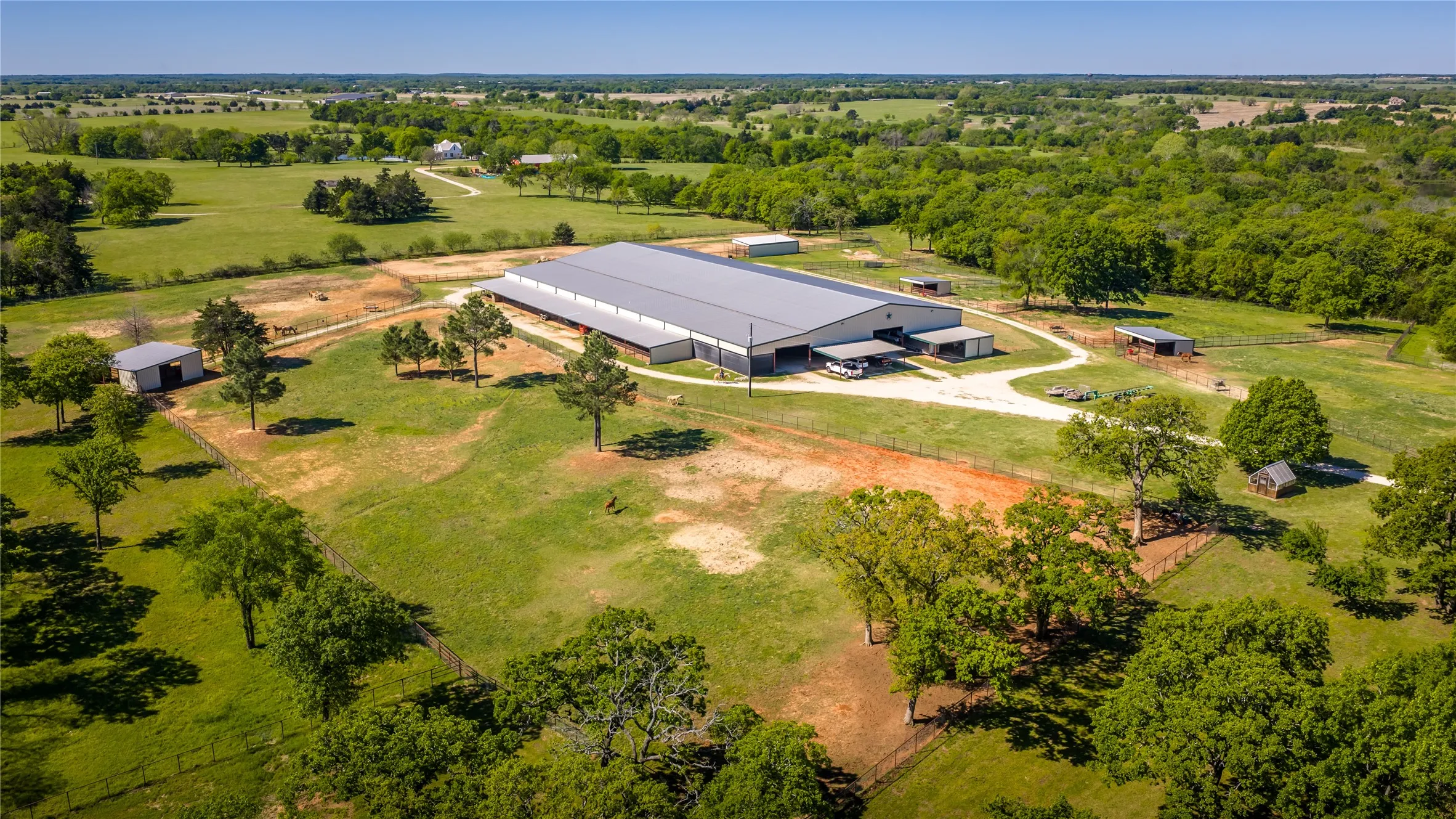 Farm For Sale in Grayson County , 1838 Liberty Road, Gordonville, Texas 76245, 4 Bedroom, 4 Bathroom, Garage spaces, 2,411 Sqft, built in 2003, mls#21376755, Real Estate Agent in Gordonville, Homes For Sale in Grayson county, Homes For Sale in Gordonville, Realtor in Gordonville Texas, Real Estate Brokerage Independent Realty Texas, Luminita Cordes Realtor