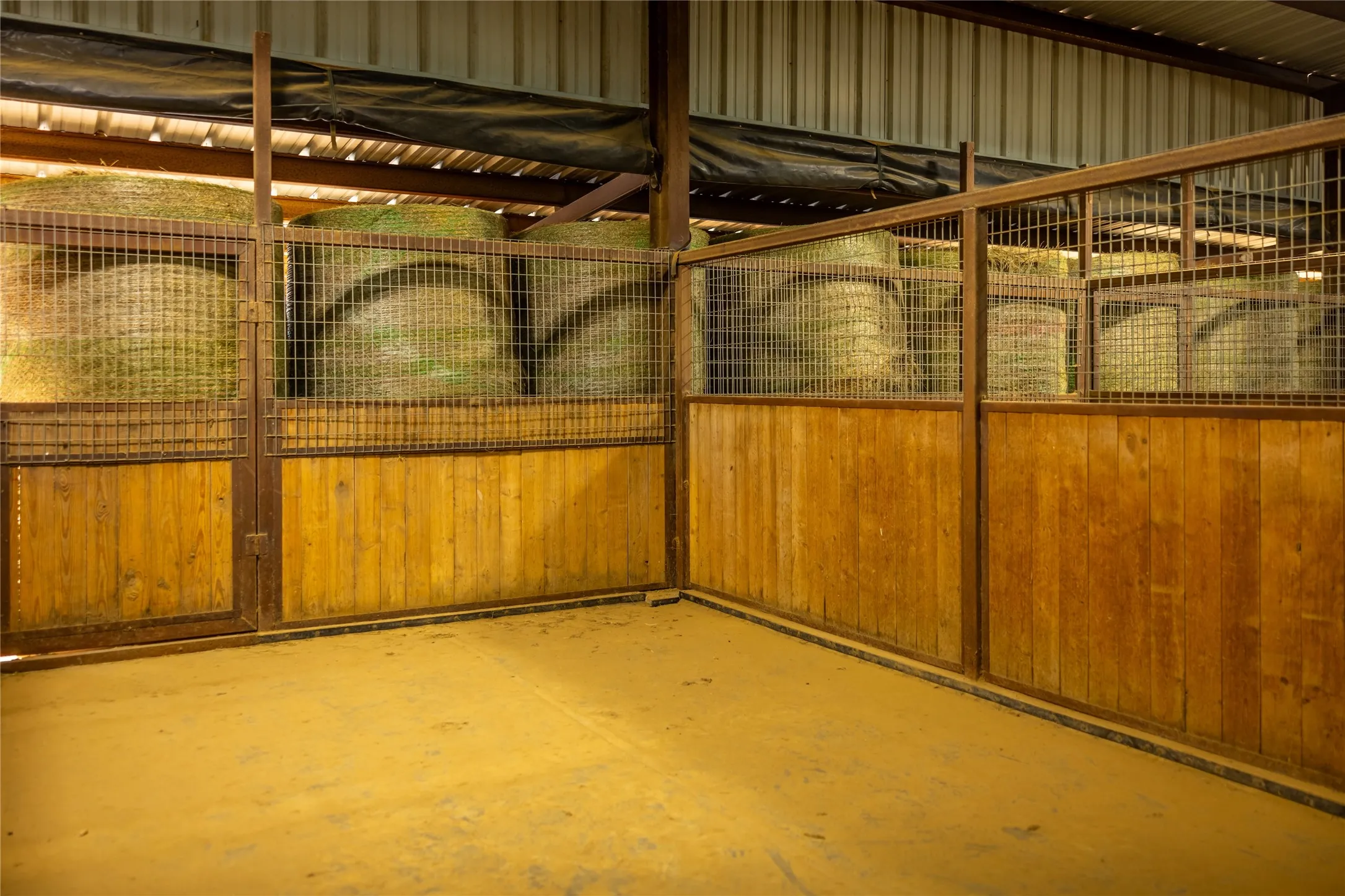 Farm For Sale in Grayson County , 1838 Liberty Road, Gordonville, Texas 76245, 4 Bedroom, 4 Bathroom, Garage spaces, 2,411 Sqft, built in 2003, mls#21376755, Real Estate Agent in Gordonville, Homes For Sale in Grayson county, Homes For Sale in Gordonville, Realtor in Gordonville Texas, Real Estate Brokerage Independent Realty Texas, Luminita Cordes Realtor