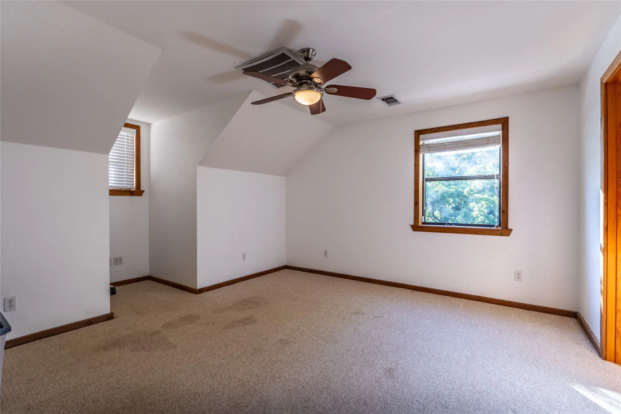 Farm For Sale in Grayson County , 1838 Liberty Road, Gordonville, Texas 76245, 4 Bedroom, 4 Bathroom, Garage spaces, 2,411 Sqft, built in 2003, mls#21376755, Real Estate Agent in Gordonville, Homes For Sale in Grayson county, Homes For Sale in Gordonville, Realtor in Gordonville Texas, Real Estate Brokerage Independent Realty Texas, Luminita Cordes Realtor