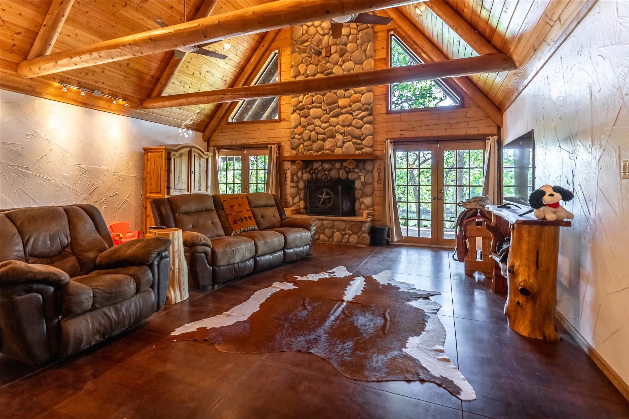 Farm For Sale in Grayson County , 1838 Liberty Road, Gordonville, Texas 76245, 4 Bedroom, 4 Bathroom, Garage spaces, 2,411 Sqft, built in 2003, mls#21376755, Real Estate Agent in Gordonville, Homes For Sale in Grayson county, Homes For Sale in Gordonville, Realtor in Gordonville Texas, Real Estate Brokerage Independent Realty Texas, Luminita Cordes Realtor