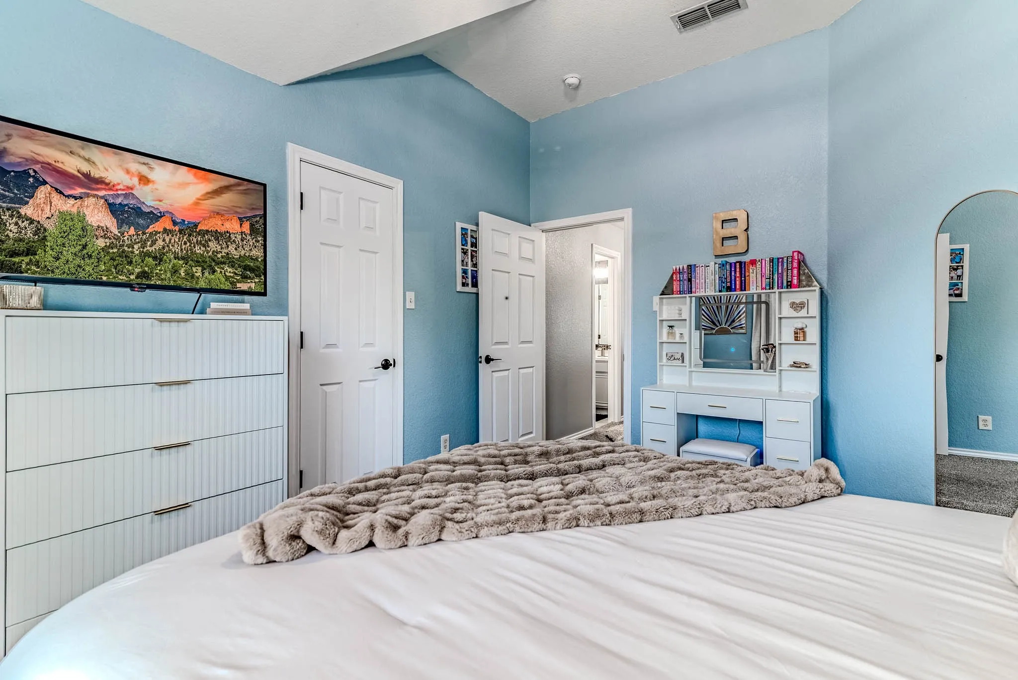 Single Family Residence For Sale in Tarrant County , 5101 Weshire Drive, Mansfield, Texas 76063, 5 Bedroom, 4 Bathroom, 3 Garage spaces, 3,927 Sqft, built in 2003, mls#21375430, Real Estate Agent in Mansfield, Homes For Sale in Tarrant county, Homes For Sale in Mansfield, Realtor in Mansfield Texas, Real Estate Brokerage Independent Realty Texas, Luminita Cordes Realtor