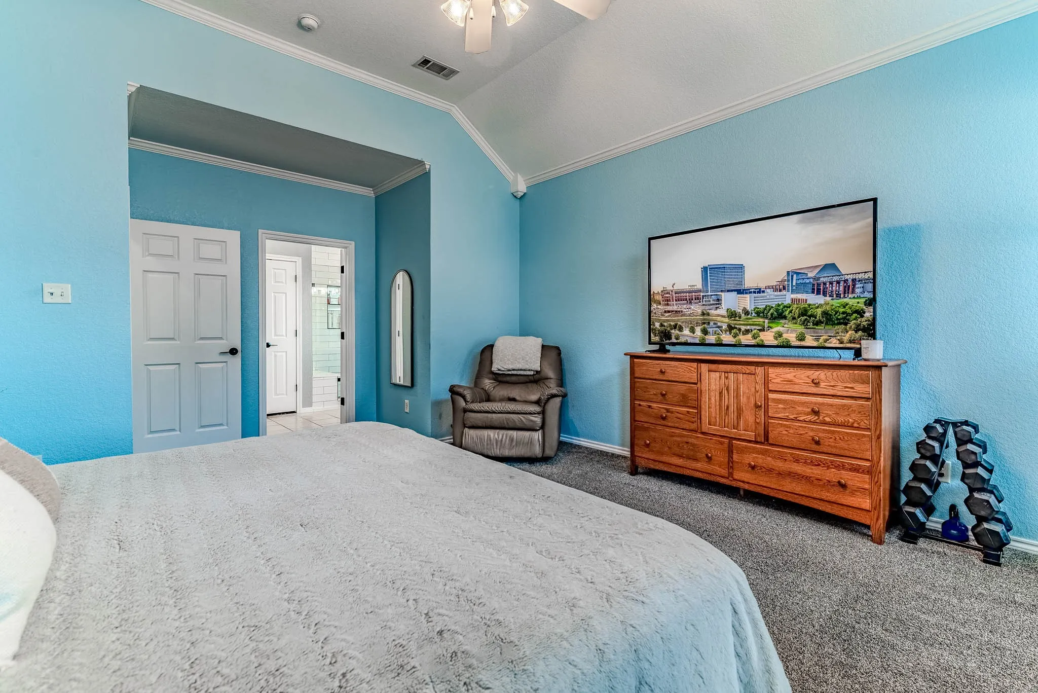 Single Family Residence For Sale in Tarrant County , 5101 Weshire Drive, Mansfield, Texas 76063, 5 Bedroom, 4 Bathroom, 3 Garage spaces, 3,927 Sqft, built in 2003, mls#21375430, Real Estate Agent in Mansfield, Homes For Sale in Tarrant county, Homes For Sale in Mansfield, Realtor in Mansfield Texas, Real Estate Brokerage Independent Realty Texas, Luminita Cordes Realtor