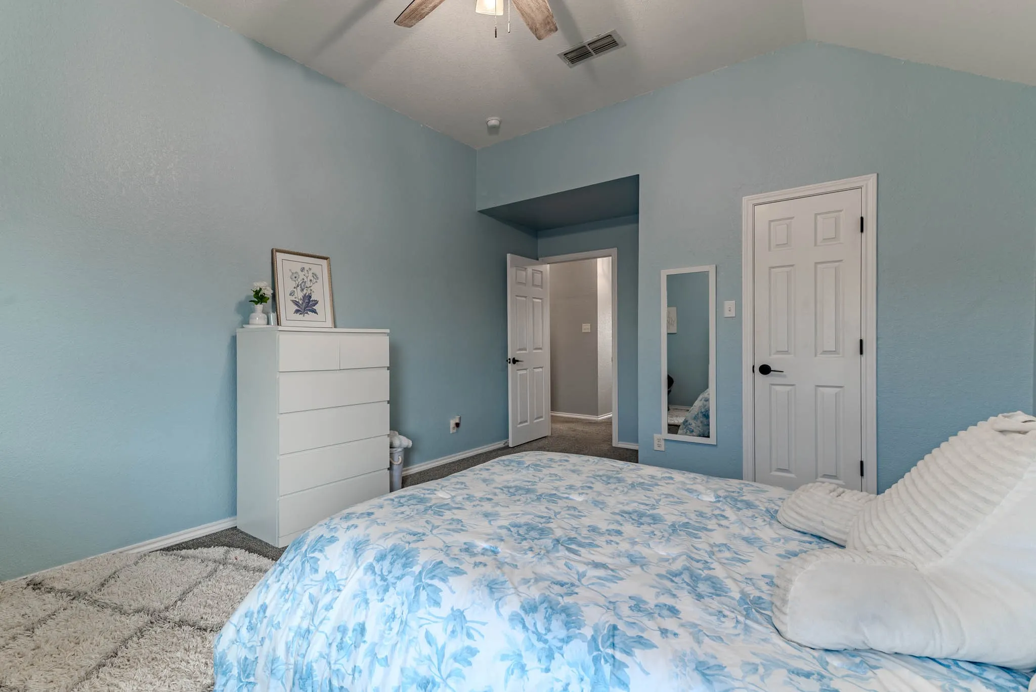 Single Family Residence For Sale in Tarrant County , 5101 Weshire Drive, Mansfield, Texas 76063, 5 Bedroom, 4 Bathroom, 3 Garage spaces, 3,927 Sqft, built in 2003, mls#21375430, Real Estate Agent in Mansfield, Homes For Sale in Tarrant county, Homes For Sale in Mansfield, Realtor in Mansfield Texas, Real Estate Brokerage Independent Realty Texas, Luminita Cordes Realtor