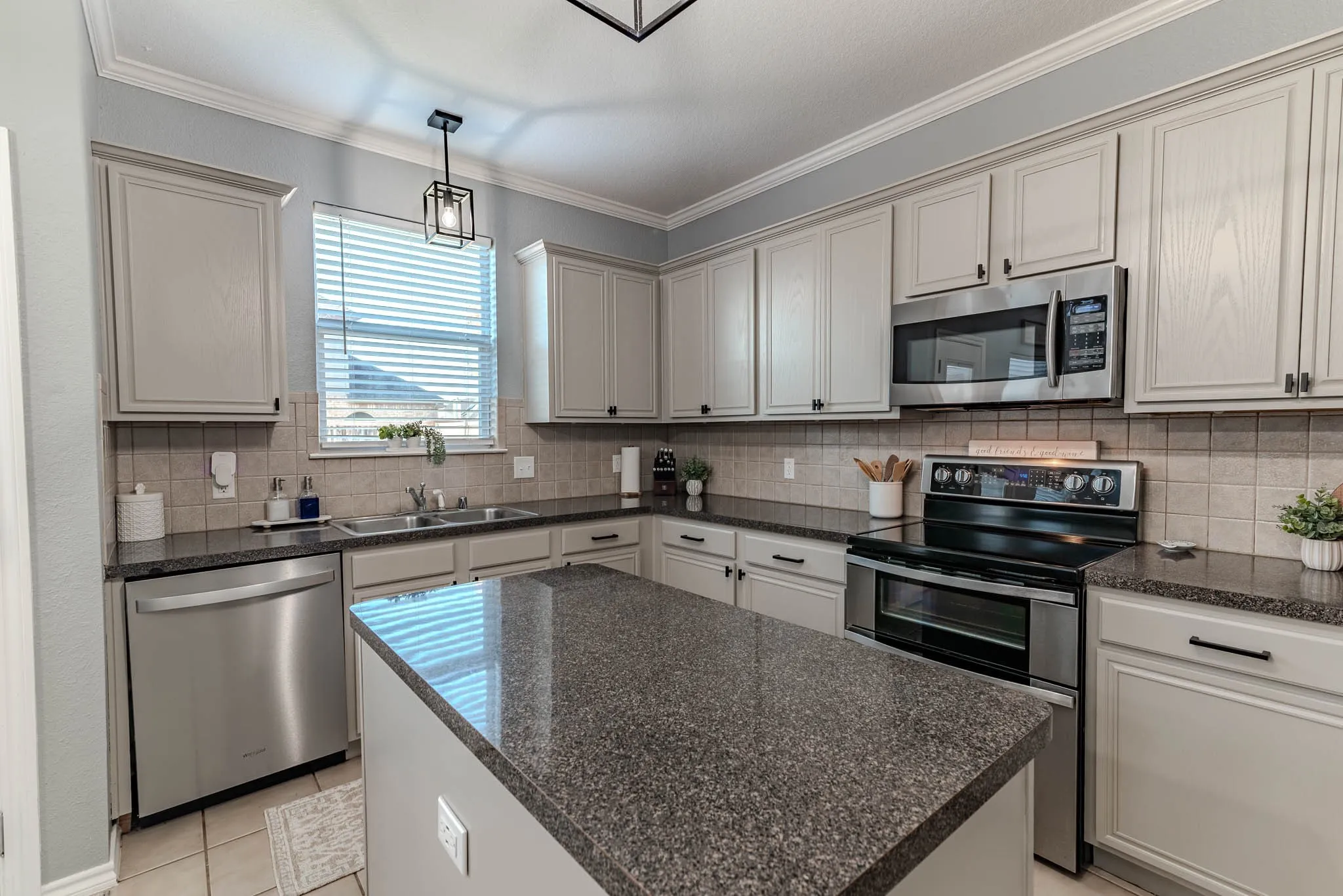 Single Family Residence For Sale in Tarrant County , 5101 Weshire Drive, Mansfield, Texas 76063, 5 Bedroom, 4 Bathroom, 3 Garage spaces, 3,927 Sqft, built in 2003, mls#21375430, Real Estate Agent in Mansfield, Homes For Sale in Tarrant county, Homes For Sale in Mansfield, Realtor in Mansfield Texas, Real Estate Brokerage Independent Realty Texas, Luminita Cordes Realtor