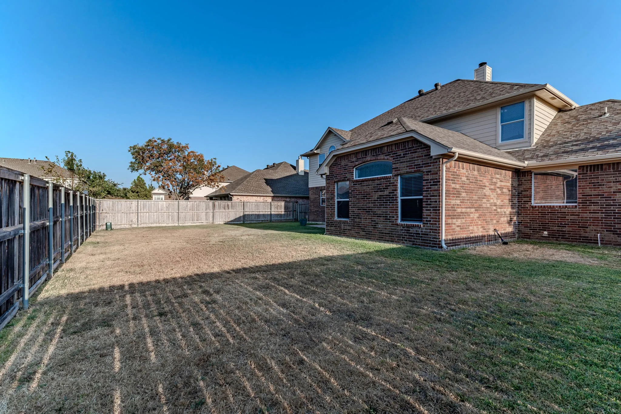 Single Family Residence For Sale in Tarrant County , 5101 Weshire Drive, Mansfield, Texas 76063, 5 Bedroom, 4 Bathroom, 3 Garage spaces, 3,927 Sqft, built in 2003, mls#21375430, Real Estate Agent in Mansfield, Homes For Sale in Tarrant county, Homes For Sale in Mansfield, Realtor in Mansfield Texas, Real Estate Brokerage Independent Realty Texas, Luminita Cordes Realtor