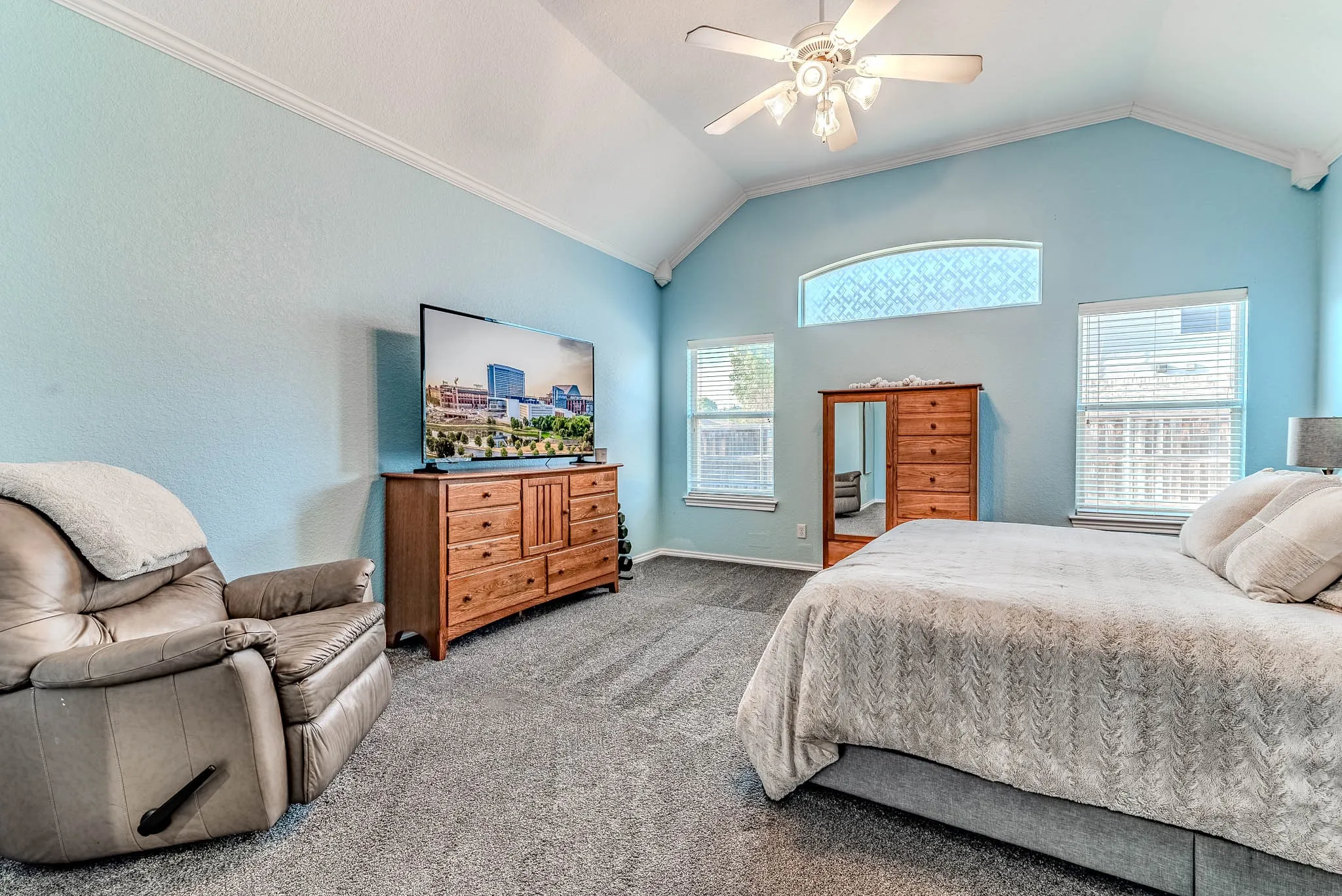 Single Family Residence For Sale in Tarrant County , 5101 Weshire Drive, Mansfield, Texas 76063, 5 Bedroom, 4 Bathroom, 3 Garage spaces, 3,927 Sqft, built in 2003, mls#21375430, Real Estate Agent in Mansfield, Homes For Sale in Tarrant county, Homes For Sale in Mansfield, Realtor in Mansfield Texas, Real Estate Brokerage Independent Realty Texas, Luminita Cordes Realtor