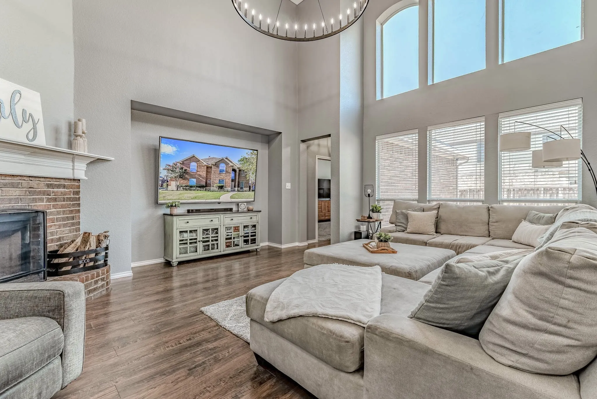 Single Family Residence For Sale in Tarrant County , 5101 Weshire Drive, Mansfield, Texas 76063, 5 Bedroom, 4 Bathroom, 3 Garage spaces, 3,927 Sqft, built in 2003, mls#21375430, Real Estate Agent in Mansfield, Homes For Sale in Tarrant county, Homes For Sale in Mansfield, Realtor in Mansfield Texas, Real Estate Brokerage Independent Realty Texas, Luminita Cordes Realtor