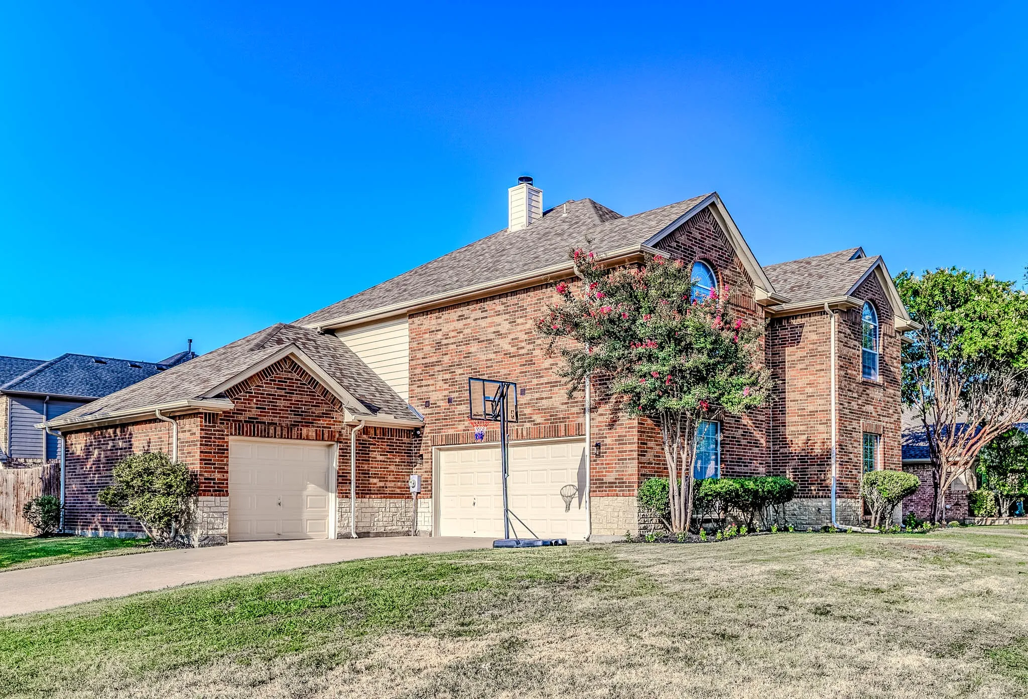 Single Family Residence For Sale in Tarrant County , 5101 Weshire Drive, Mansfield, Texas 76063, 5 Bedroom, 4 Bathroom, 3 Garage spaces, 3,927 Sqft, built in 2003, mls#21375430, Real Estate Agent in Mansfield, Homes For Sale in Tarrant county, Homes For Sale in Mansfield, Realtor in Mansfield Texas, Real Estate Brokerage Independent Realty Texas, Luminita Cordes Realtor