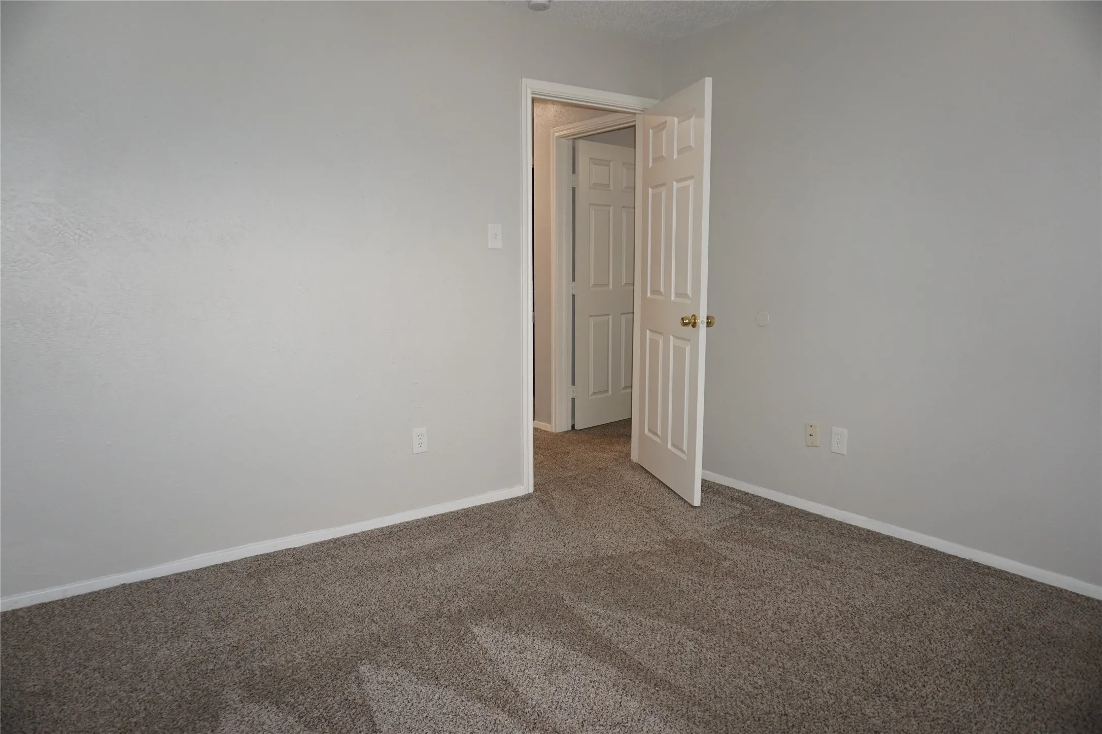 Single Family Residence For Rent in Tarrant County , 2308 Warwick Court, Bedford, Texas 76022, 3 Bedroom, 2 Bathroom, Garage spaces, 1,837 Sqft, built in 1971, mls#21234063, Real Estate Agent in Bedford, Homes For Rent in Tarrant county, Homes For Rent in Bedford, Realtor in Bedford Texas, Real Estate Brokerage Independent Realty Texas, Luminita Cordes Realtor