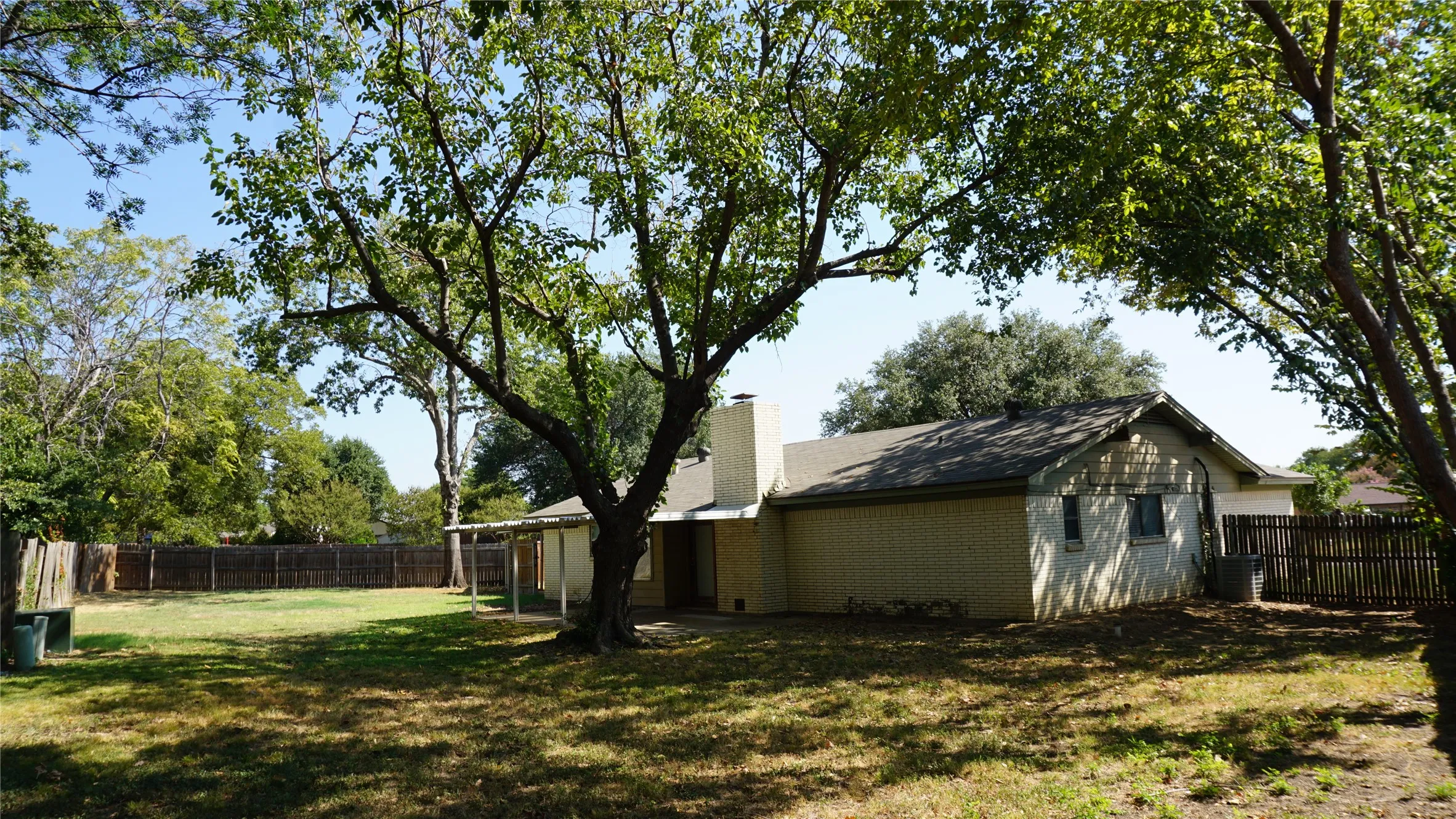 Single Family Residence For Rent in Tarrant County , 2308 Warwick Court, Bedford, Texas 76022, 3 Bedroom, 2 Bathroom, Garage spaces, 1,837 Sqft, built in 1971, mls#21234063, Real Estate Agent in Bedford, Homes For Rent in Tarrant county, Homes For Rent in Bedford, Realtor in Bedford Texas, Real Estate Brokerage Independent Realty Texas, Luminita Cordes Realtor