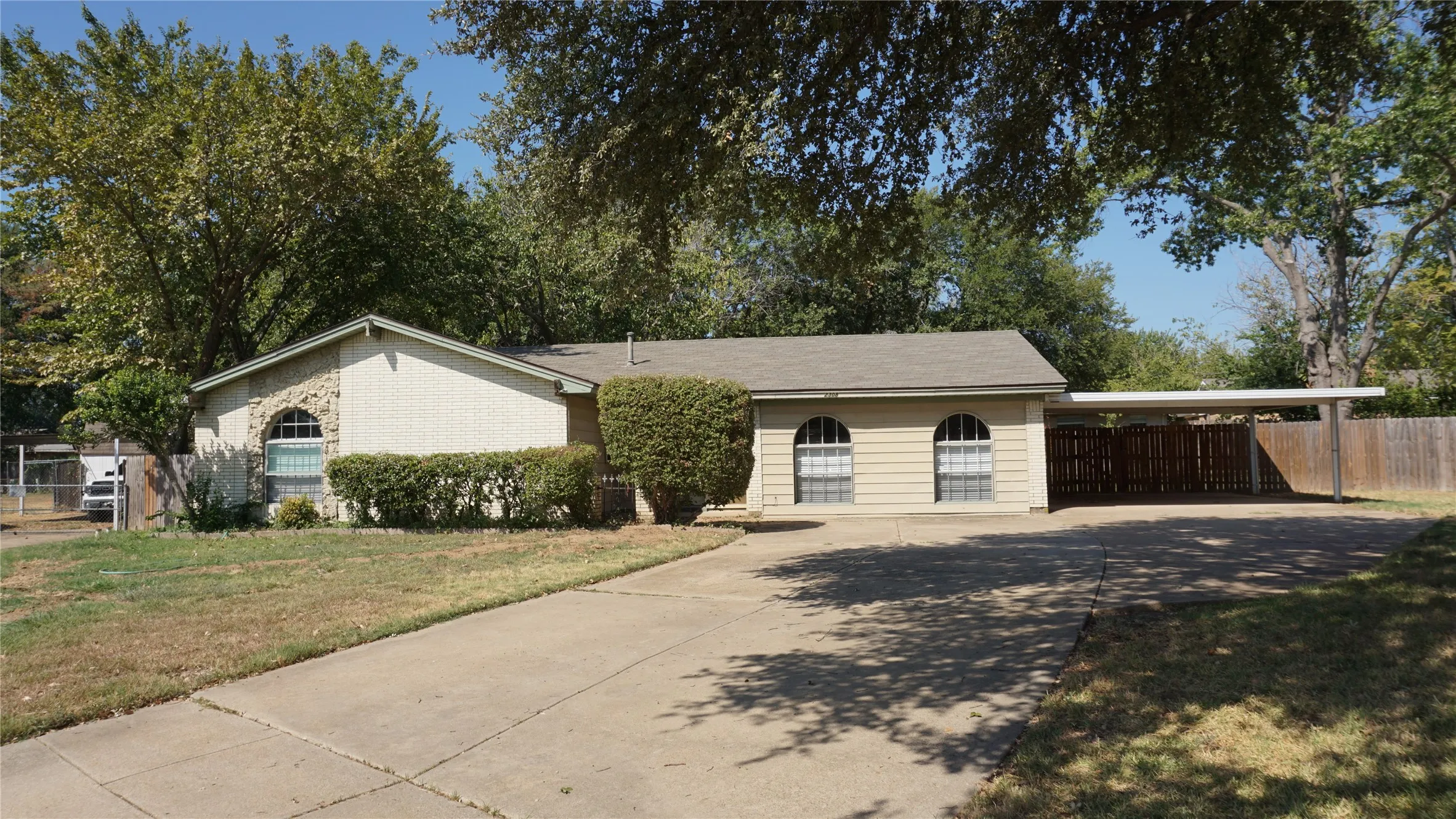 Single Family Residence For Rent in Tarrant County , 2308 Warwick Court, Bedford, Texas 76022, 3 Bedroom, 2 Bathroom, Garage spaces, 1,837 Sqft, built in 1971, mls#21234063, Real Estate Agent in Bedford, Homes For Rent in Tarrant county, Homes For Rent in Bedford, Realtor in Bedford Texas, Real Estate Brokerage Independent Realty Texas, Luminita Cordes Realtor