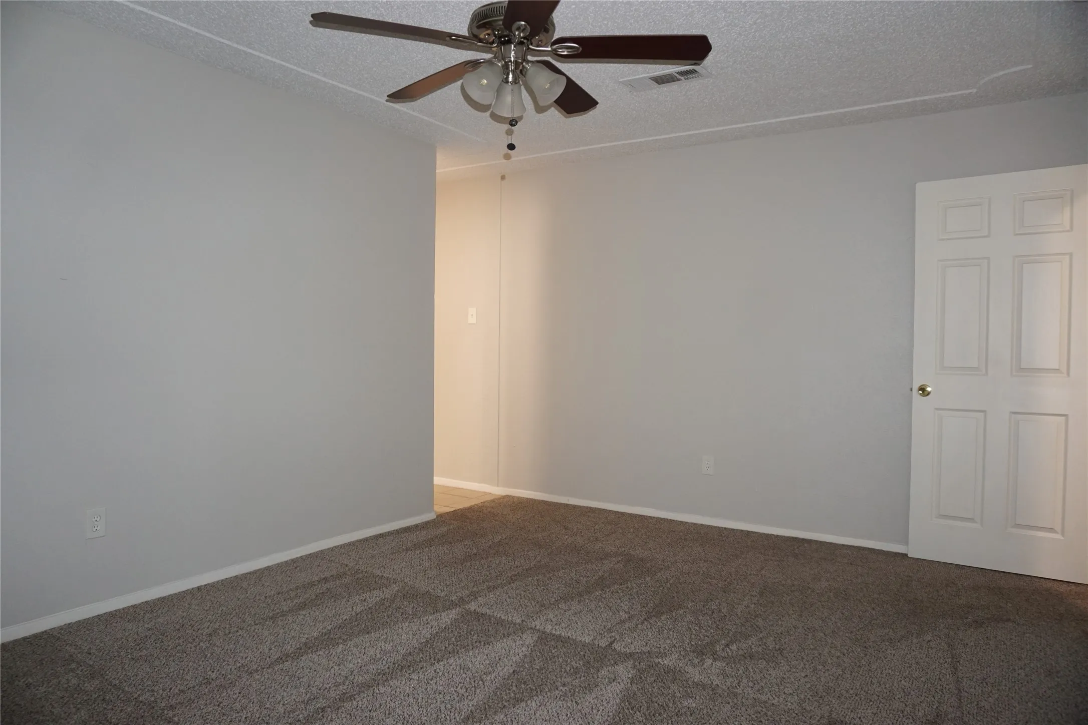 Single Family Residence For Rent in Tarrant County , 2308 Warwick Court, Bedford, Texas 76022, 3 Bedroom, 2 Bathroom, Garage spaces, 1,837 Sqft, built in 1971, mls#21234063, Real Estate Agent in Bedford, Homes For Rent in Tarrant county, Homes For Rent in Bedford, Realtor in Bedford Texas, Real Estate Brokerage Independent Realty Texas, Luminita Cordes Realtor