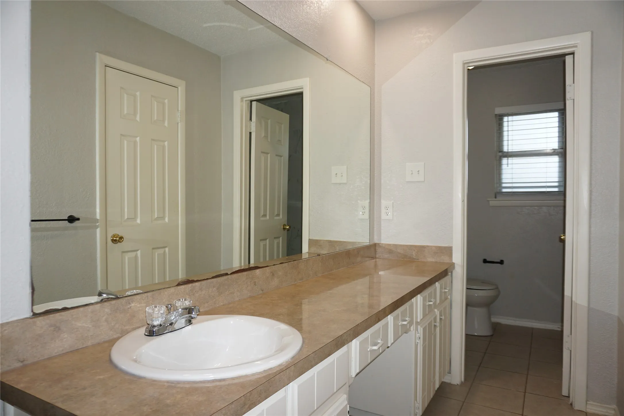 Single Family Residence For Rent in Tarrant County , 2308 Warwick Court, Bedford, Texas 76022, 3 Bedroom, 2 Bathroom, Garage spaces, 1,837 Sqft, built in 1971, mls#21234063, Real Estate Agent in Bedford, Homes For Rent in Tarrant county, Homes For Rent in Bedford, Realtor in Bedford Texas, Real Estate Brokerage Independent Realty Texas, Luminita Cordes Realtor