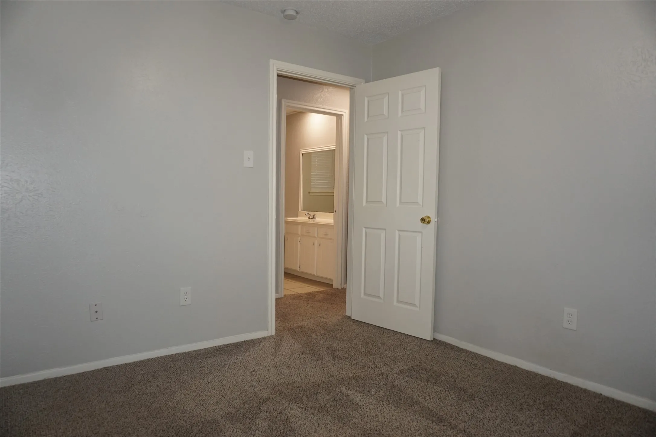 Single Family Residence For Rent in Tarrant County , 2308 Warwick Court, Bedford, Texas 76022, 3 Bedroom, 2 Bathroom, Garage spaces, 1,837 Sqft, built in 1971, mls#21234063, Real Estate Agent in Bedford, Homes For Rent in Tarrant county, Homes For Rent in Bedford, Realtor in Bedford Texas, Real Estate Brokerage Independent Realty Texas, Luminita Cordes Realtor