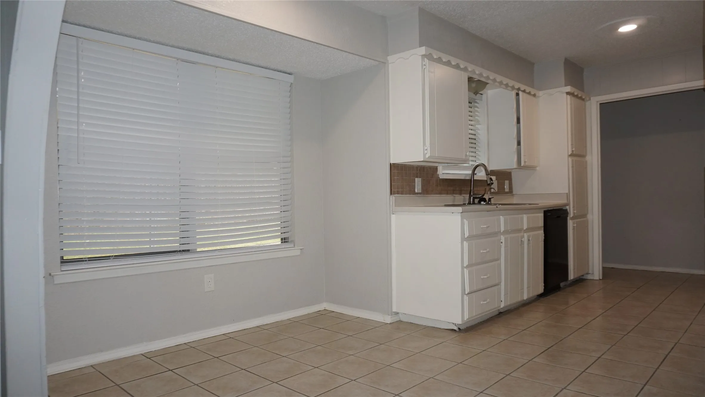 Single Family Residence For Rent in Tarrant County , 2308 Warwick Court, Bedford, Texas 76022, 3 Bedroom, 2 Bathroom, Garage spaces, 1,837 Sqft, built in 1971, mls#21234063, Real Estate Agent in Bedford, Homes For Rent in Tarrant county, Homes For Rent in Bedford, Realtor in Bedford Texas, Real Estate Brokerage Independent Realty Texas, Luminita Cordes Realtor