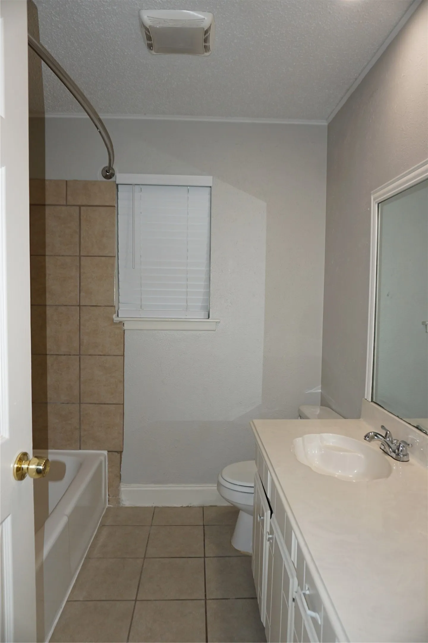 Single Family Residence For Rent in Tarrant County , 2308 Warwick Court, Bedford, Texas 76022, 3 Bedroom, 2 Bathroom, Garage spaces, 1,837 Sqft, built in 1971, mls#21234063, Real Estate Agent in Bedford, Homes For Rent in Tarrant county, Homes For Rent in Bedford, Realtor in Bedford Texas, Real Estate Brokerage Independent Realty Texas, Luminita Cordes Realtor