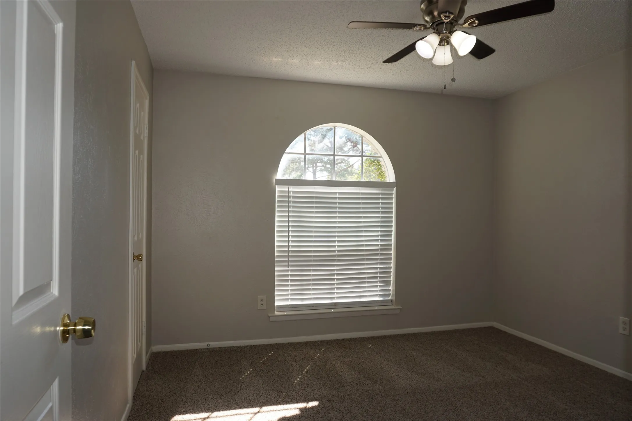 Single Family Residence For Rent in Tarrant County , 2308 Warwick Court, Bedford, Texas 76022, 3 Bedroom, 2 Bathroom, Garage spaces, 1,837 Sqft, built in 1971, mls#21234063, Real Estate Agent in Bedford, Homes For Rent in Tarrant county, Homes For Rent in Bedford, Realtor in Bedford Texas, Real Estate Brokerage Independent Realty Texas, Luminita Cordes Realtor