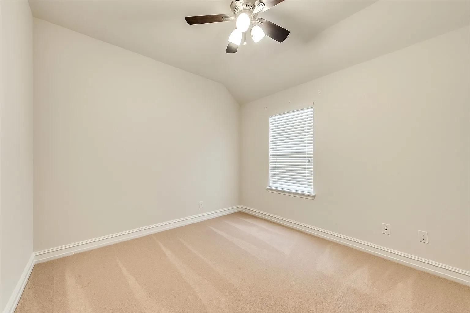 Single Family Residence For Rent in Denton County , 601 Elm Creek Drive, Lewisville, Texas 75056, 3 Bedroom, 2 Bathroom, 2 Garage spaces, 2,193 Sqft, built in 2013, mls#21376554, Real Estate Agent in Lewisville, Homes For Rent in Denton county, Homes For Rent in Lewisville, Realtor in Lewisville Texas, Real Estate Brokerage Independent Realty Texas, Luminita Cordes Realtor
