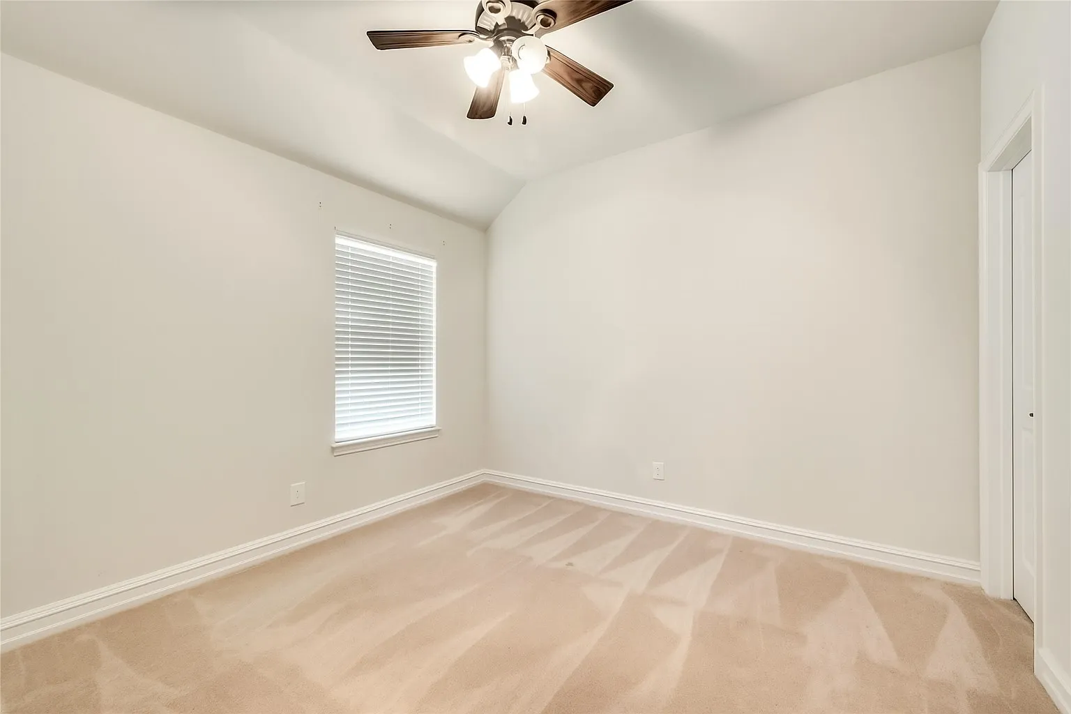 Single Family Residence For Rent in Denton County , 601 Elm Creek Drive, Lewisville, Texas 75056, 3 Bedroom, 2 Bathroom, 2 Garage spaces, 2,193 Sqft, built in 2013, mls#21376554, Real Estate Agent in Lewisville, Homes For Rent in Denton county, Homes For Rent in Lewisville, Realtor in Lewisville Texas, Real Estate Brokerage Independent Realty Texas, Luminita Cordes Realtor