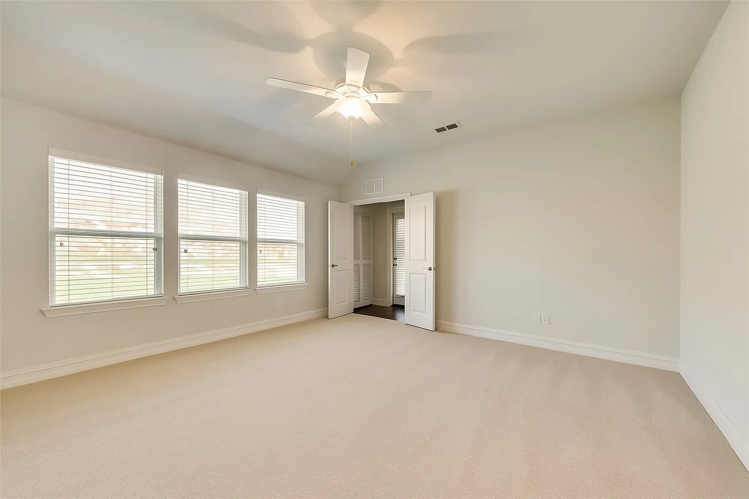 Single Family Residence For Rent in Denton County , 601 Elm Creek Drive, Lewisville, Texas 75056, 3 Bedroom, 2 Bathroom, 2 Garage spaces, 2,193 Sqft, built in 2013, mls#21376554, Real Estate Agent in Lewisville, Homes For Rent in Denton county, Homes For Rent in Lewisville, Realtor in Lewisville Texas, Real Estate Brokerage Independent Realty Texas, Luminita Cordes Realtor