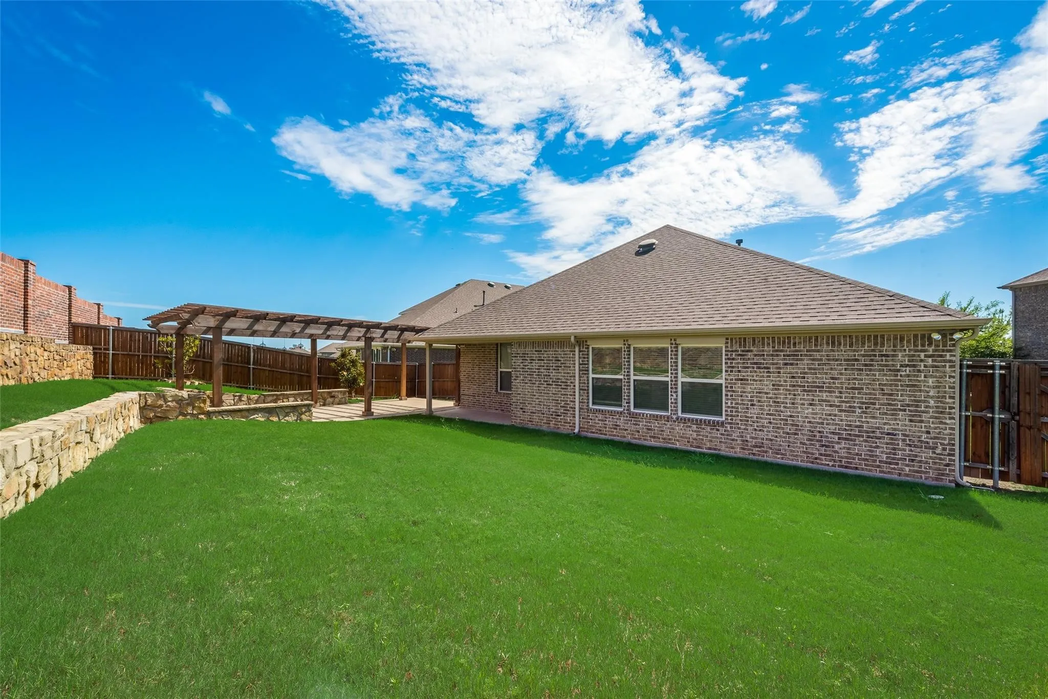 Single Family Residence For Rent in Denton County , 601 Elm Creek Drive, Lewisville, Texas 75056, 3 Bedroom, 2 Bathroom, 2 Garage spaces, 2,193 Sqft, built in 2013, mls#21376554, Real Estate Agent in Lewisville, Homes For Rent in Denton county, Homes For Rent in Lewisville, Realtor in Lewisville Texas, Real Estate Brokerage Independent Realty Texas, Luminita Cordes Realtor