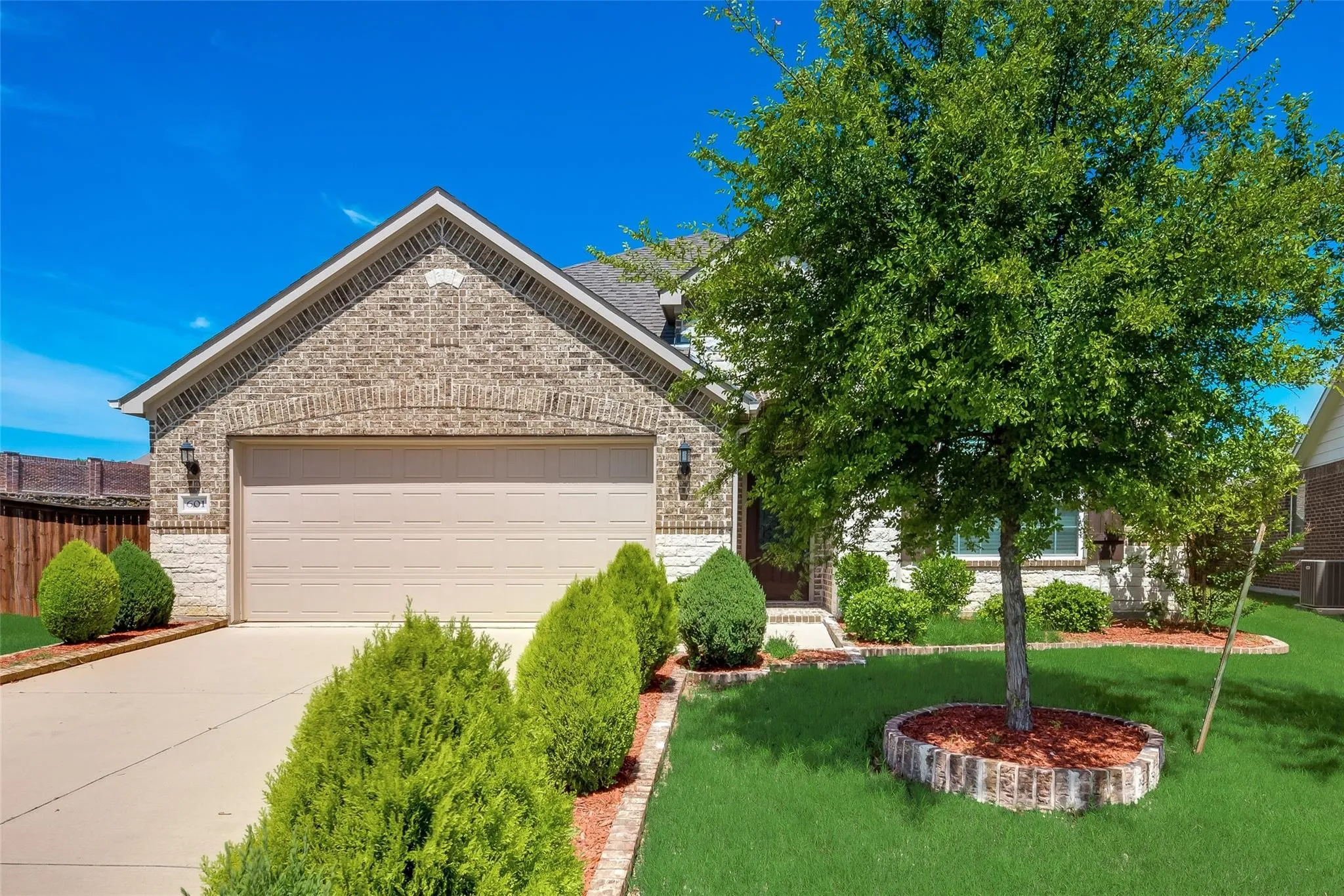 Single Family Residence For Rent in Denton County , 601 Elm Creek Drive, Lewisville, Texas 75056, 3 Bedroom, 2 Bathroom, 2 Garage spaces, 2,193 Sqft, built in 2013, mls#21376554, Real Estate Agent in Lewisville, Homes For Rent in Denton county, Homes For Rent in Lewisville, Realtor in Lewisville Texas, Real Estate Brokerage Independent Realty Texas, Luminita Cordes Realtor