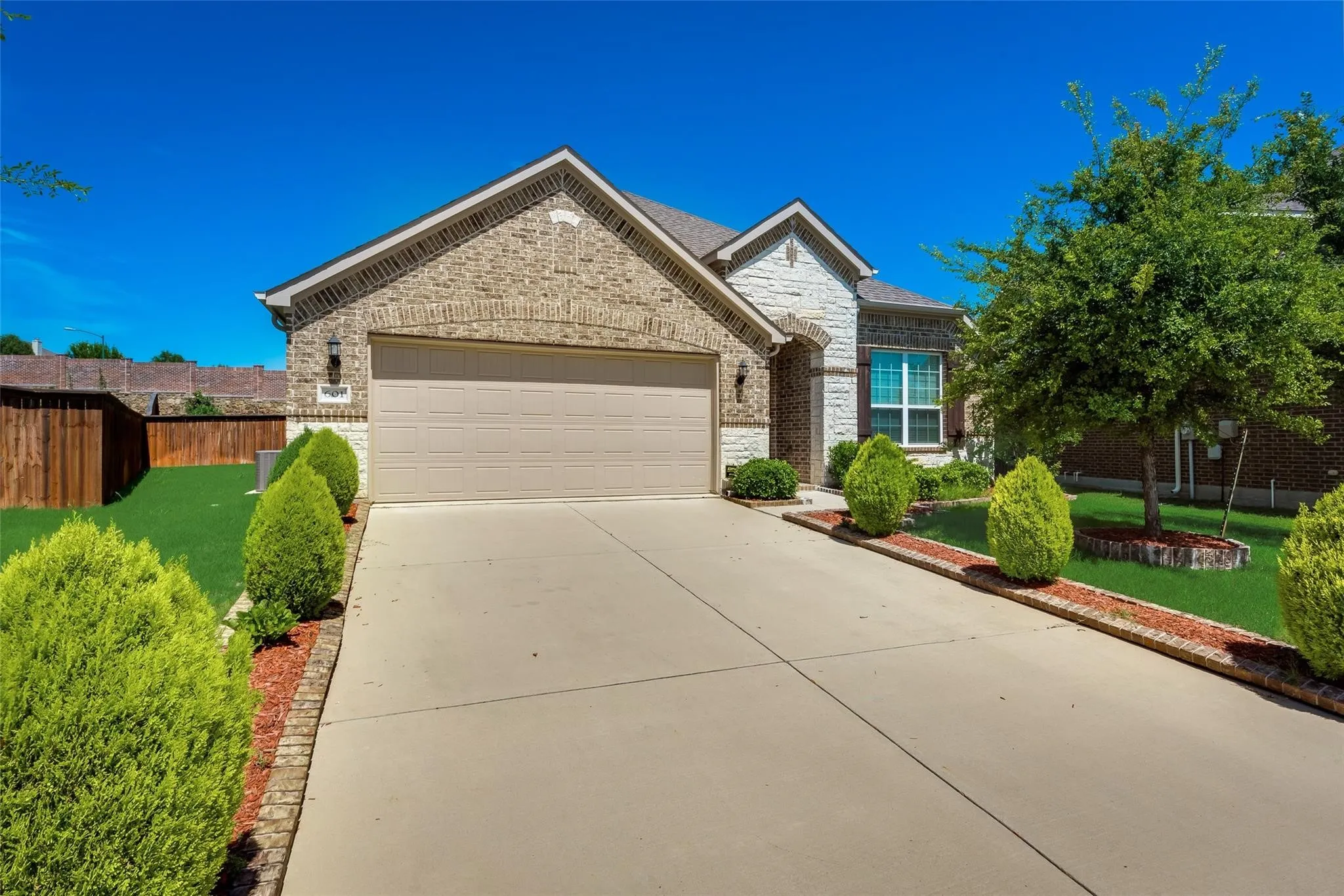 Single Family Residence For Rent in Denton County , 601 Elm Creek Drive, Lewisville, Texas 75056, 3 Bedroom, 2 Bathroom, 2 Garage spaces, 2,193 Sqft, built in 2013, mls#21376554, Real Estate Agent in Lewisville, Homes For Rent in Denton county, Homes For Rent in Lewisville, Realtor in Lewisville Texas, Real Estate Brokerage Independent Realty Texas, Luminita Cordes Realtor