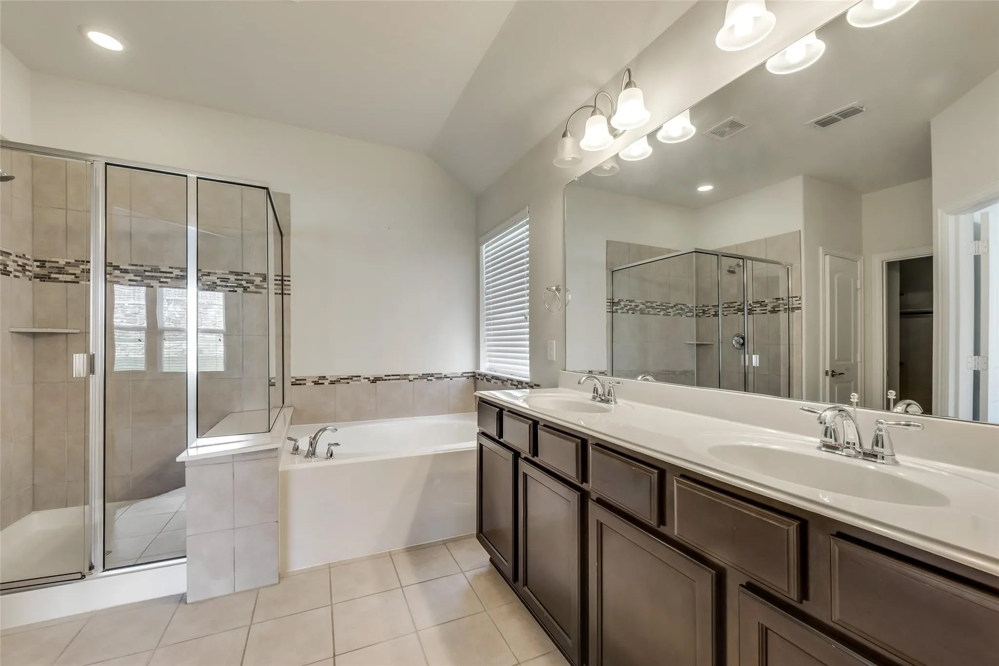 Single Family Residence For Rent in Denton County , 601 Elm Creek Drive, Lewisville, Texas 75056, 3 Bedroom, 2 Bathroom, 2 Garage spaces, 2,193 Sqft, built in 2013, mls#21376554, Real Estate Agent in Lewisville, Homes For Rent in Denton county, Homes For Rent in Lewisville, Realtor in Lewisville Texas, Real Estate Brokerage Independent Realty Texas, Luminita Cordes Realtor
