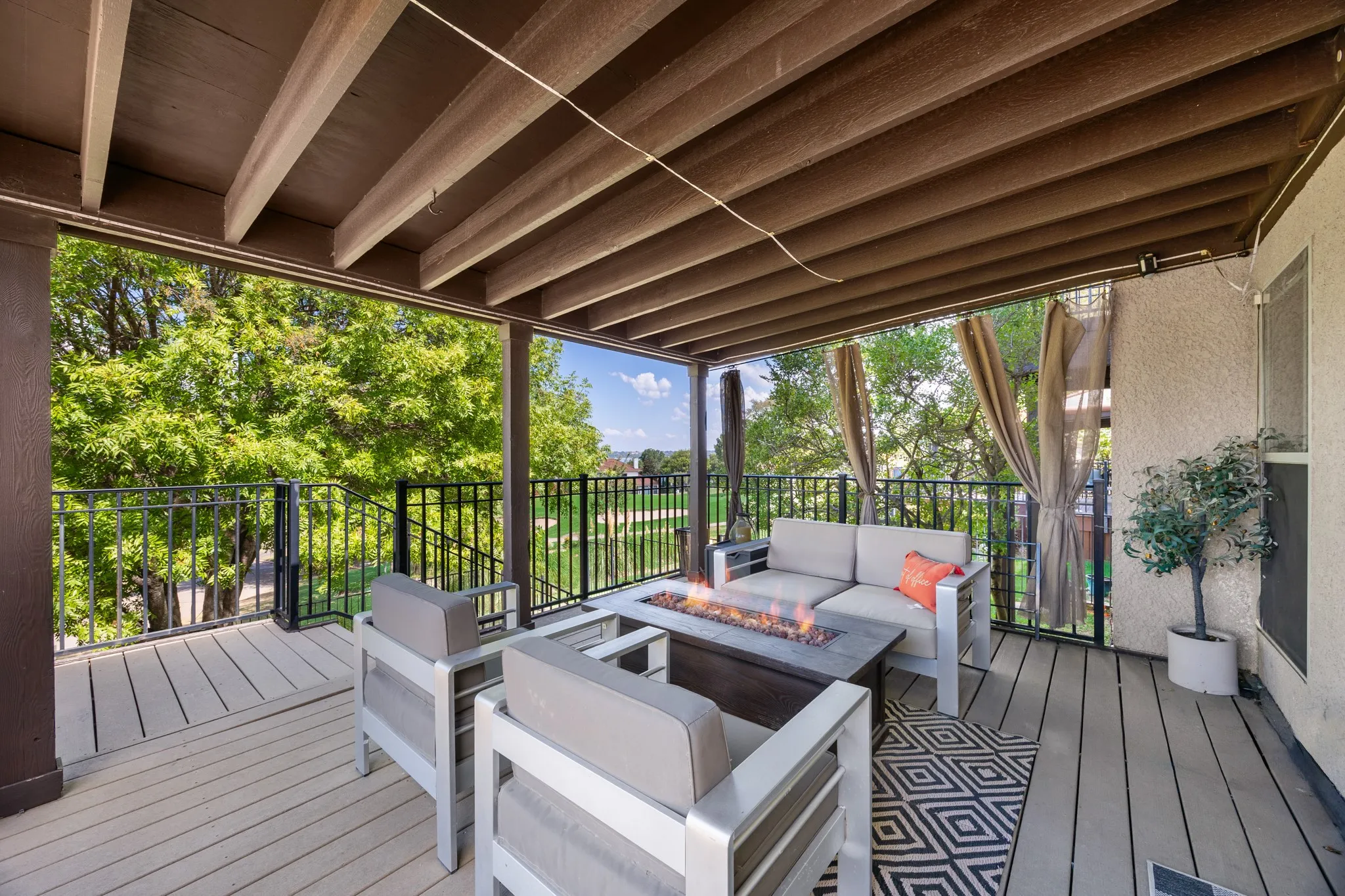 Single Family Residence For Rent in Rockwall County , 3326 Augusta Boulevard, Rockwall, Texas 75087, 4 Bedroom, 3 Bathroom, 2 Garage spaces, 2,480 Sqft, built in 1984, mls#21375805, Real Estate Agent in Rockwall, Homes For Rent in Rockwall county, Homes For Rent in Rockwall, Realtor in Rockwall Texas, Real Estate Brokerage Independent Realty Texas, Luminita Cordes Realtor