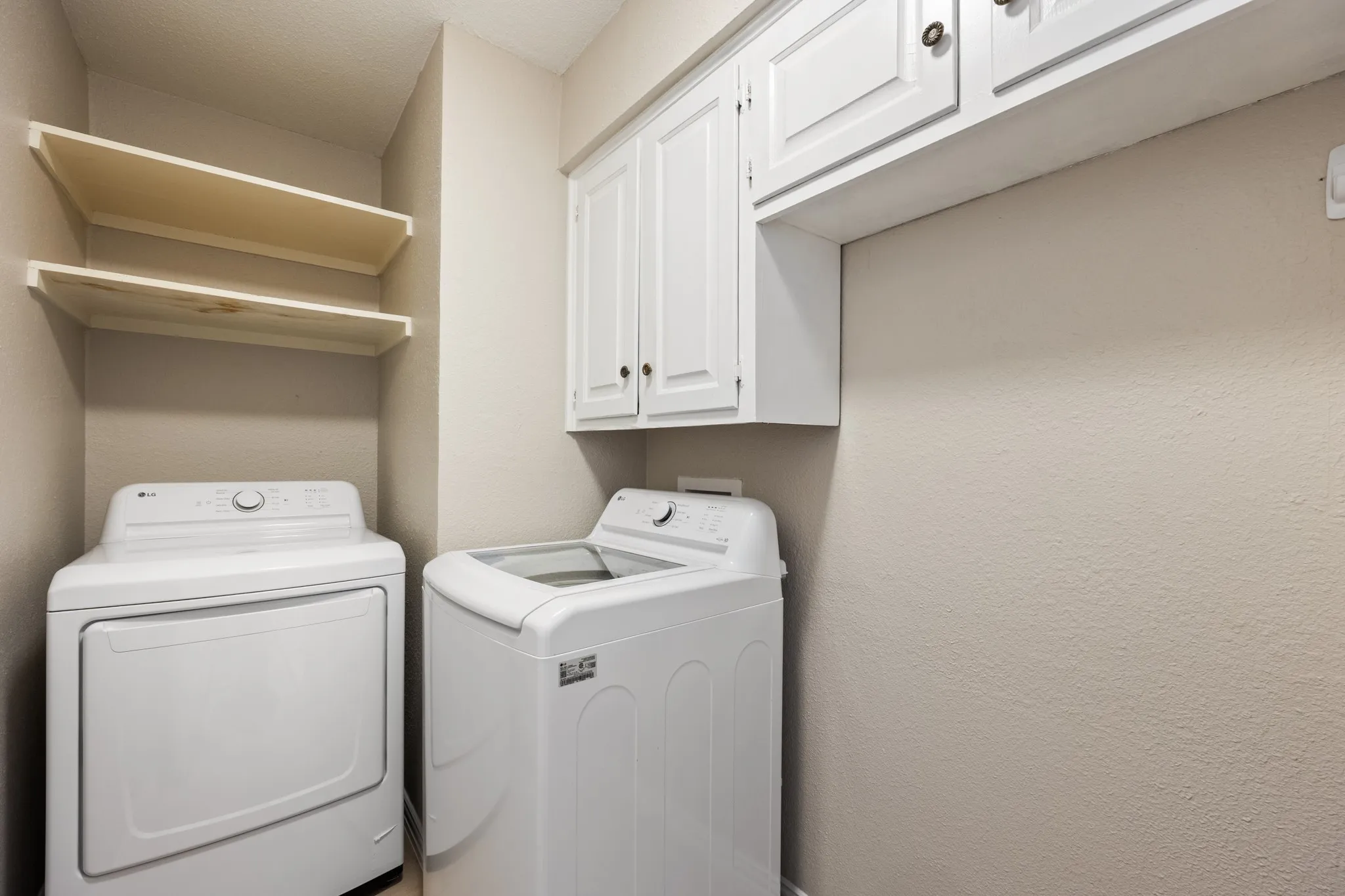 Single Family Residence For Rent in Rockwall County , 3326 Augusta Boulevard, Rockwall, Texas 75087, 4 Bedroom, 3 Bathroom, 2 Garage spaces, 2,480 Sqft, built in 1984, mls#21375805, Real Estate Agent in Rockwall, Homes For Rent in Rockwall county, Homes For Rent in Rockwall, Realtor in Rockwall Texas, Real Estate Brokerage Independent Realty Texas, Luminita Cordes Realtor