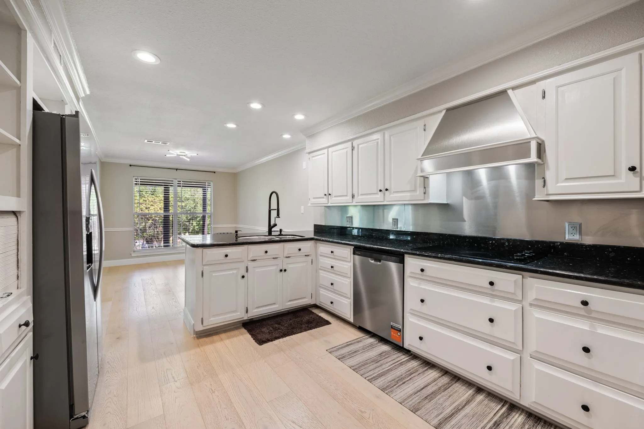 Single Family Residence For Rent in Rockwall County , 3326 Augusta Boulevard, Rockwall, Texas 75087, 4 Bedroom, 3 Bathroom, 2 Garage spaces, 2,480 Sqft, built in 1984, mls#21375805, Real Estate Agent in Rockwall, Homes For Rent in Rockwall county, Homes For Rent in Rockwall, Realtor in Rockwall Texas, Real Estate Brokerage Independent Realty Texas, Luminita Cordes Realtor