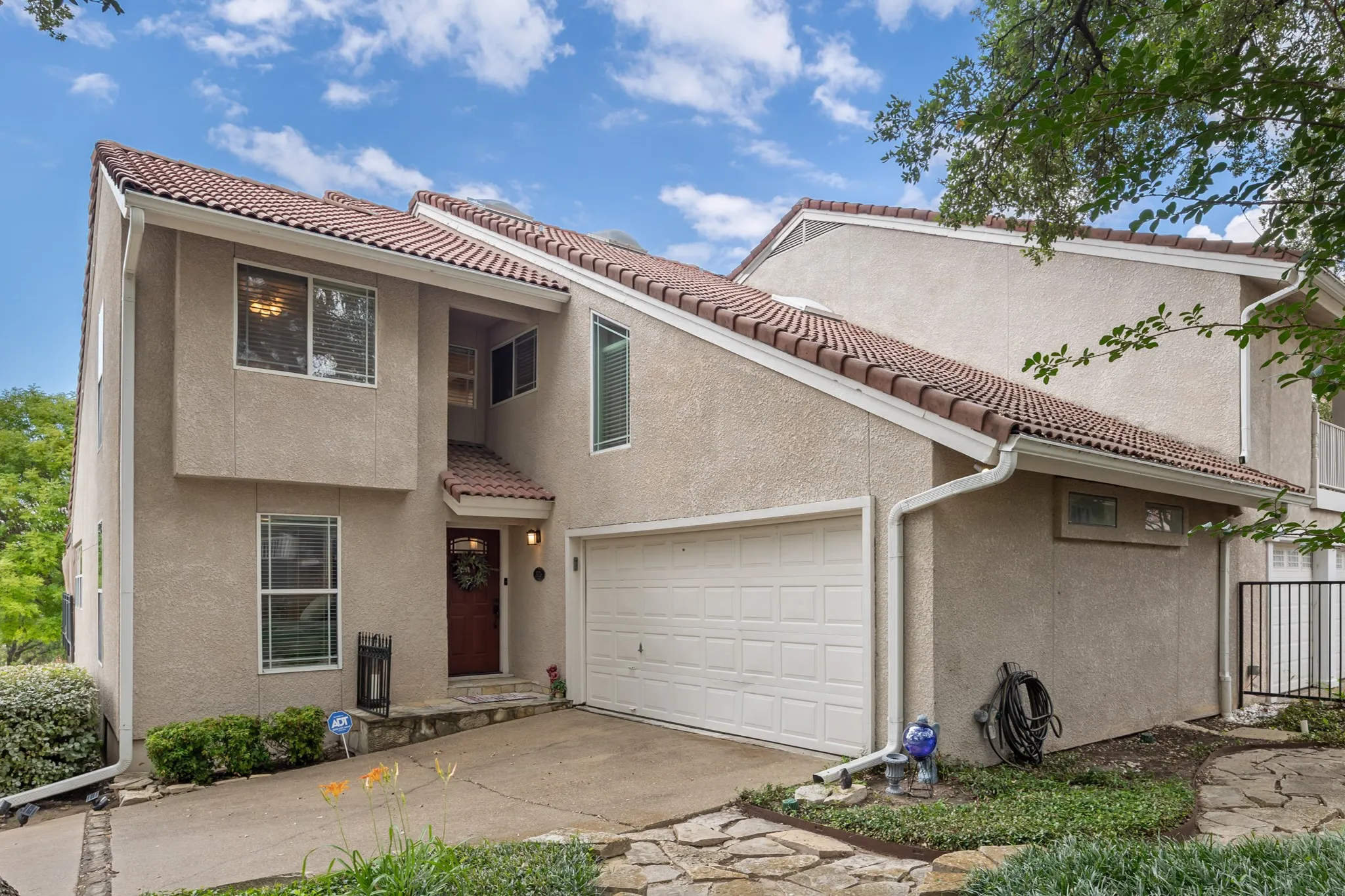 Single Family Residence For Rent in Rockwall County , 3326 Augusta Boulevard, Rockwall, Texas 75087, 4 Bedroom, 3 Bathroom, 2 Garage spaces, 2,480 Sqft, built in 1984, mls#21375805, Real Estate Agent in Rockwall, Homes For Rent in Rockwall county, Homes For Rent in Rockwall, Realtor in Rockwall Texas, Real Estate Brokerage Independent Realty Texas, Luminita Cordes Realtor