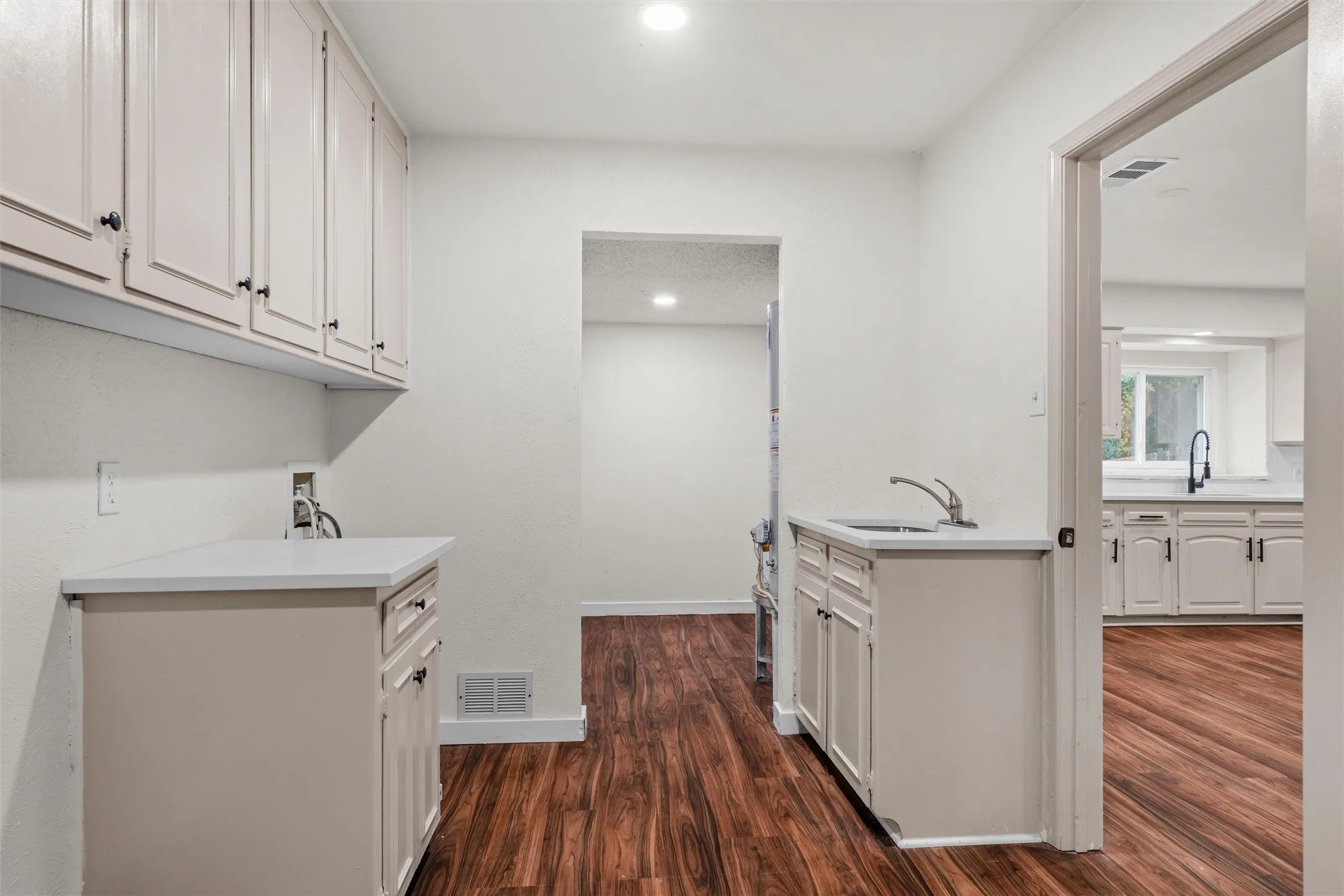 Single Family Residence For Sale in Tarrant County , 6020 Lantana Lane, Fort Worth, Texas 76112, 5 Bedroom, 3 Bathroom, Garage spaces, 3,091 Sqft, built in 1977, mls#21375272, Real Estate Agent in Fort Worth, Homes For Sale in Tarrant county, Homes For Sale in Fort Worth, Realtor in Fort Worth Texas, Real Estate Brokerage Independent Realty Texas, Luminita Cordes Realtor