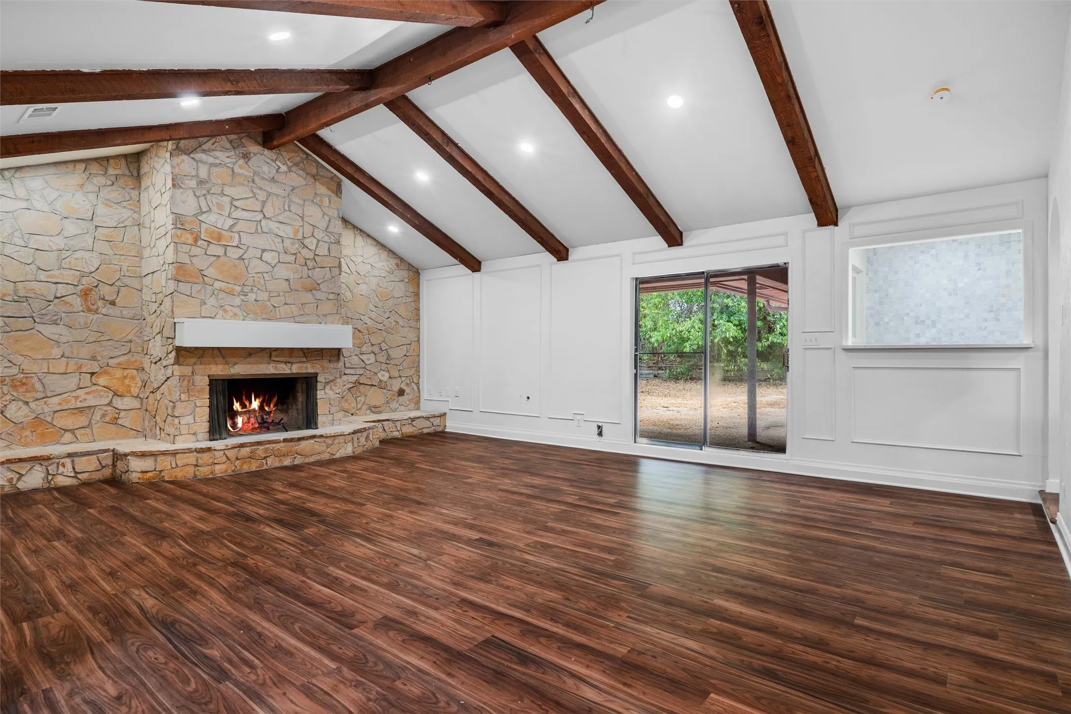 Single Family Residence For Sale in Tarrant County , 6020 Lantana Lane, Fort Worth, Texas 76112, 5 Bedroom, 3 Bathroom, Garage spaces, 3,091 Sqft, built in 1977, mls#21375272, Real Estate Agent in Fort Worth, Homes For Sale in Tarrant county, Homes For Sale in Fort Worth, Realtor in Fort Worth Texas, Real Estate Brokerage Independent Realty Texas, Luminita Cordes Realtor