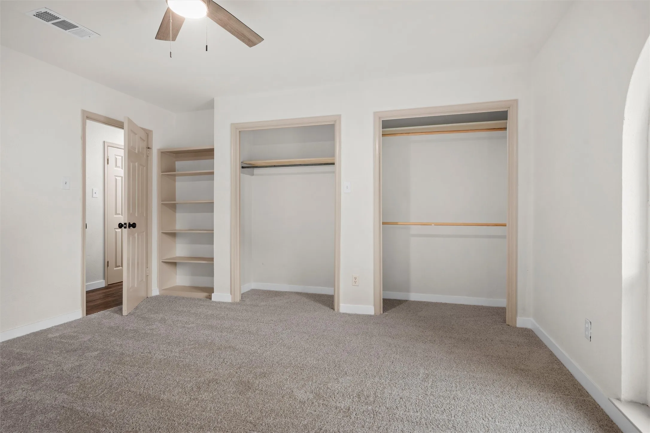 Single Family Residence For Sale in Tarrant County , 6020 Lantana Lane, Fort Worth, Texas 76112, 5 Bedroom, 3 Bathroom, Garage spaces, 3,091 Sqft, built in 1977, mls#21375272, Real Estate Agent in Fort Worth, Homes For Sale in Tarrant county, Homes For Sale in Fort Worth, Realtor in Fort Worth Texas, Real Estate Brokerage Independent Realty Texas, Luminita Cordes Realtor