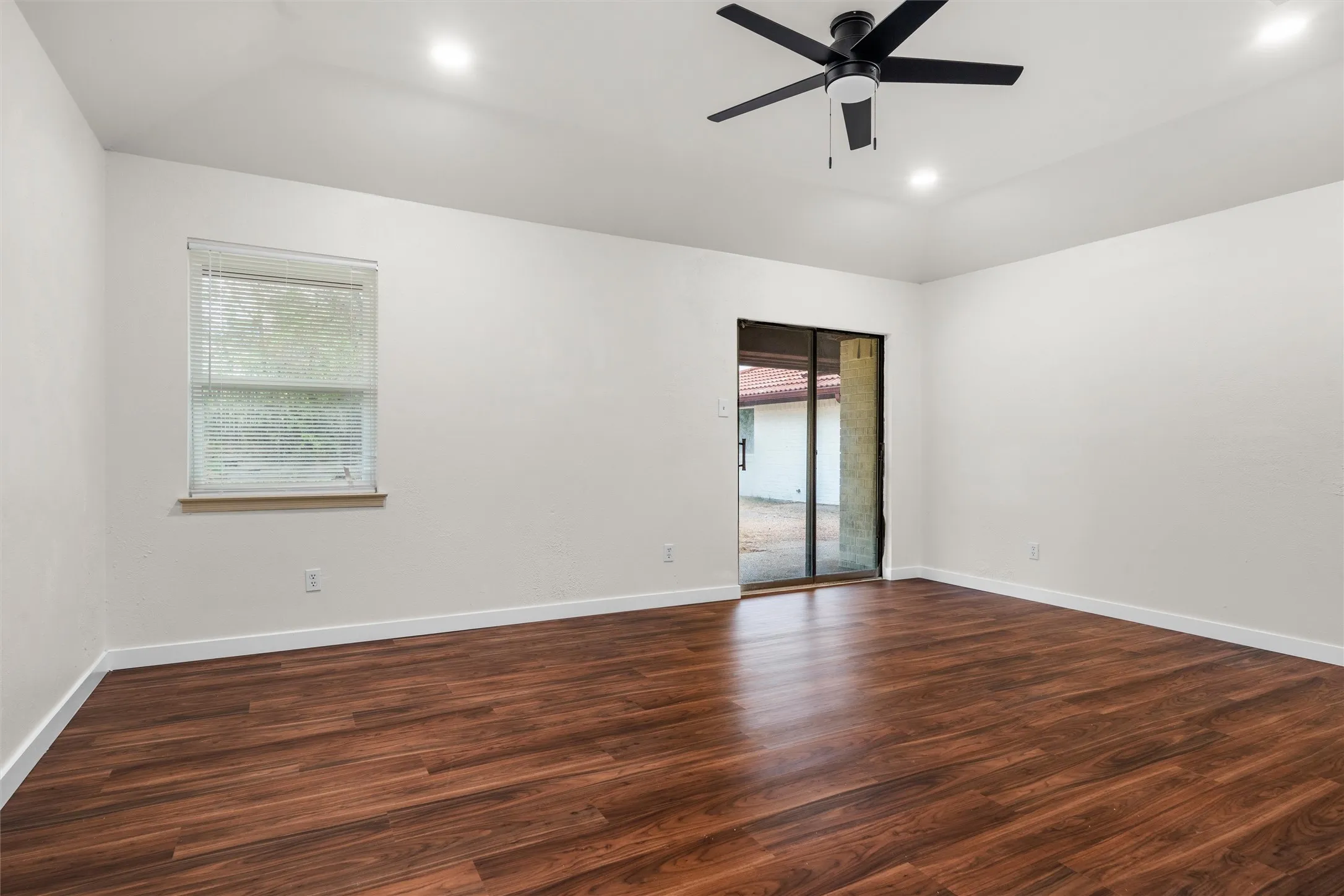 Single Family Residence For Sale in Tarrant County , 6020 Lantana Lane, Fort Worth, Texas 76112, 5 Bedroom, 3 Bathroom, Garage spaces, 3,091 Sqft, built in 1977, mls#21375272, Real Estate Agent in Fort Worth, Homes For Sale in Tarrant county, Homes For Sale in Fort Worth, Realtor in Fort Worth Texas, Real Estate Brokerage Independent Realty Texas, Luminita Cordes Realtor