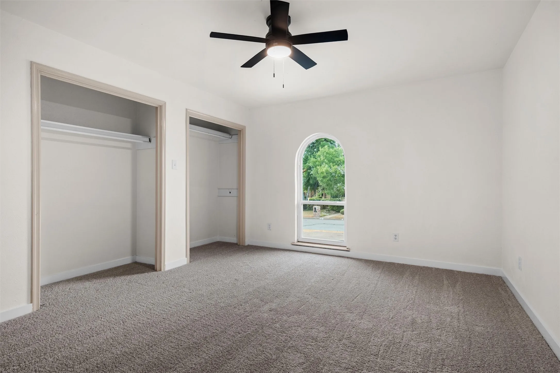 Single Family Residence For Sale in Tarrant County , 6020 Lantana Lane, Fort Worth, Texas 76112, 5 Bedroom, 3 Bathroom, Garage spaces, 3,091 Sqft, built in 1977, mls#21375272, Real Estate Agent in Fort Worth, Homes For Sale in Tarrant county, Homes For Sale in Fort Worth, Realtor in Fort Worth Texas, Real Estate Brokerage Independent Realty Texas, Luminita Cordes Realtor