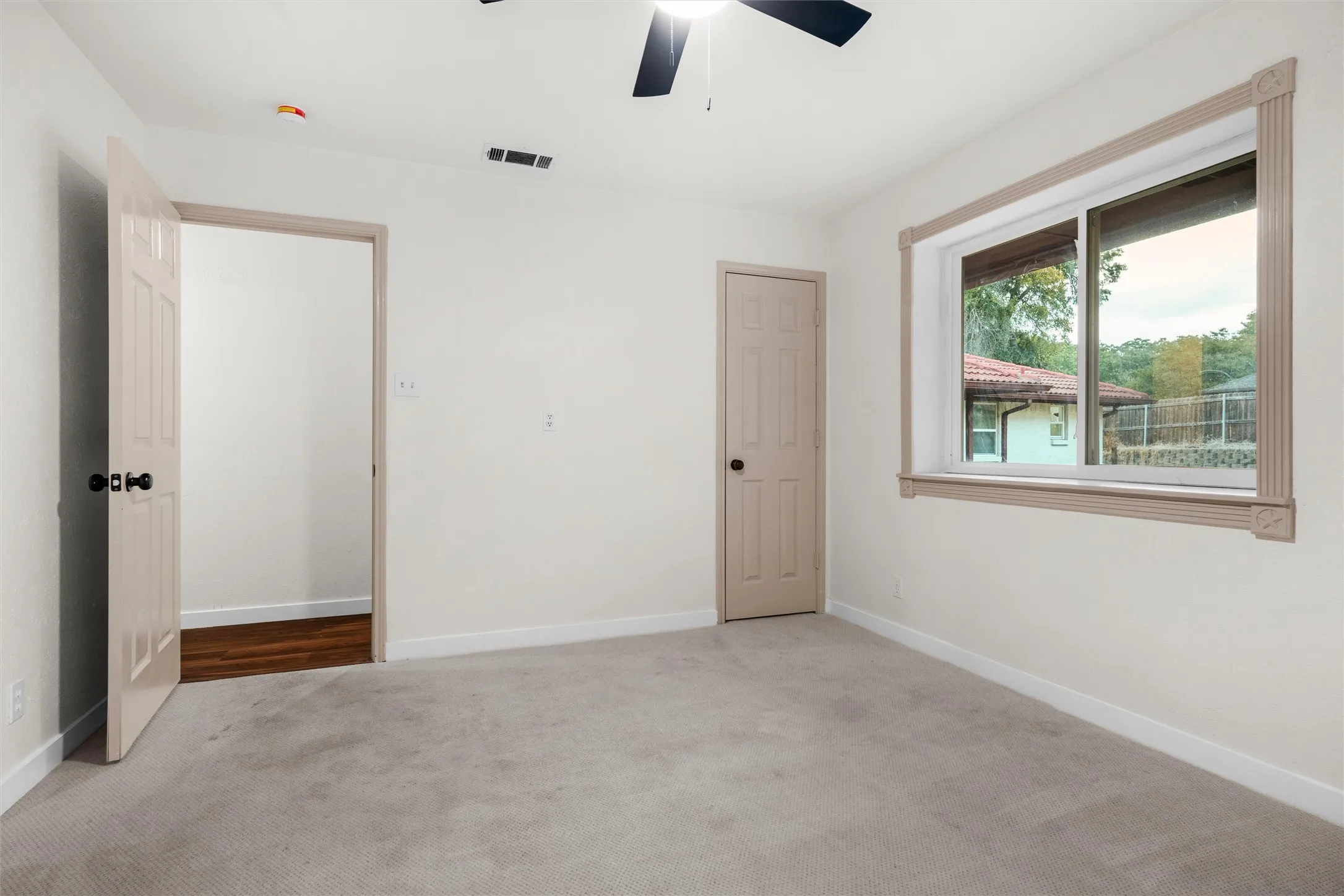 Single Family Residence For Sale in Tarrant County , 6020 Lantana Lane, Fort Worth, Texas 76112, 5 Bedroom, 3 Bathroom, Garage spaces, 3,091 Sqft, built in 1977, mls#21375272, Real Estate Agent in Fort Worth, Homes For Sale in Tarrant county, Homes For Sale in Fort Worth, Realtor in Fort Worth Texas, Real Estate Brokerage Independent Realty Texas, Luminita Cordes Realtor