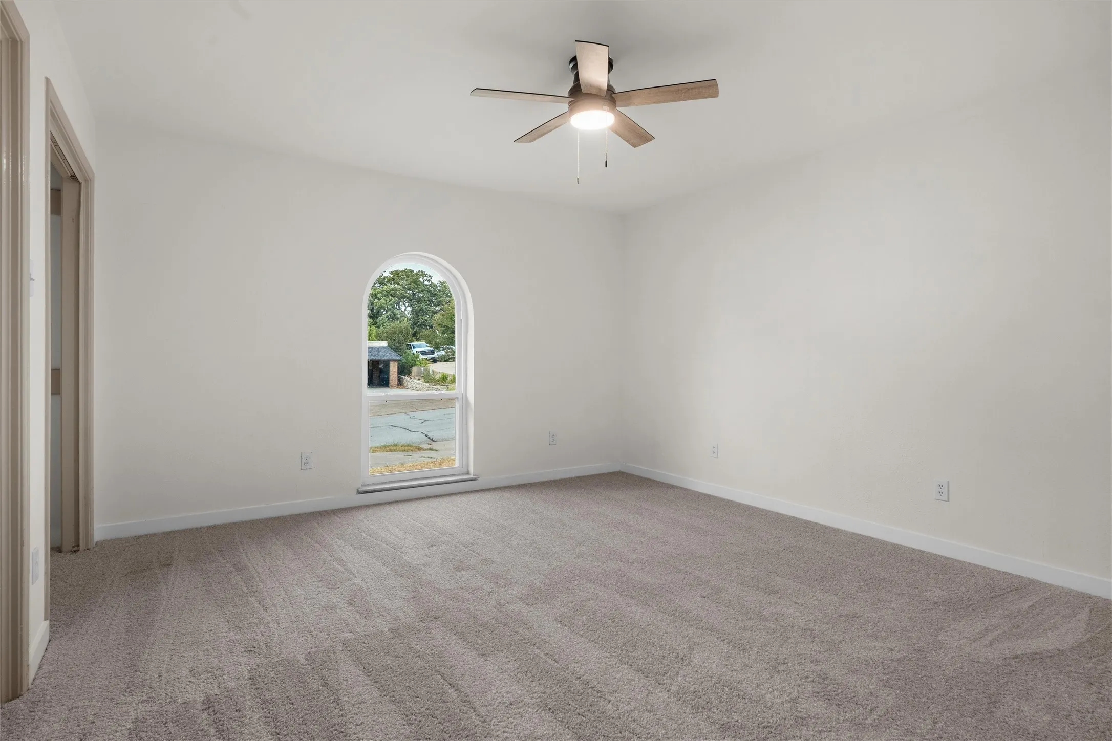 Single Family Residence For Sale in Tarrant County , 6020 Lantana Lane, Fort Worth, Texas 76112, 5 Bedroom, 3 Bathroom, Garage spaces, 3,091 Sqft, built in 1977, mls#21375272, Real Estate Agent in Fort Worth, Homes For Sale in Tarrant county, Homes For Sale in Fort Worth, Realtor in Fort Worth Texas, Real Estate Brokerage Independent Realty Texas, Luminita Cordes Realtor