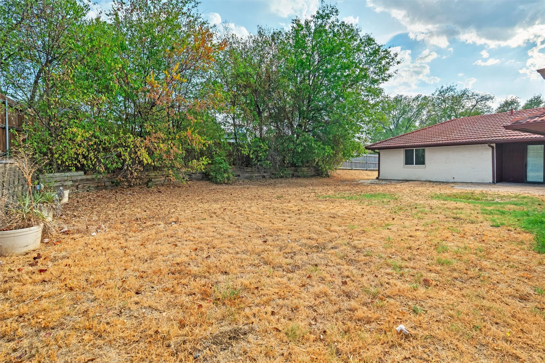 Single Family Residence For Sale in Tarrant County , 6020 Lantana Lane, Fort Worth, Texas 76112, 5 Bedroom, 3 Bathroom, Garage spaces, 3,091 Sqft, built in 1977, mls#21375272, Real Estate Agent in Fort Worth, Homes For Sale in Tarrant county, Homes For Sale in Fort Worth, Realtor in Fort Worth Texas, Real Estate Brokerage Independent Realty Texas, Luminita Cordes Realtor
