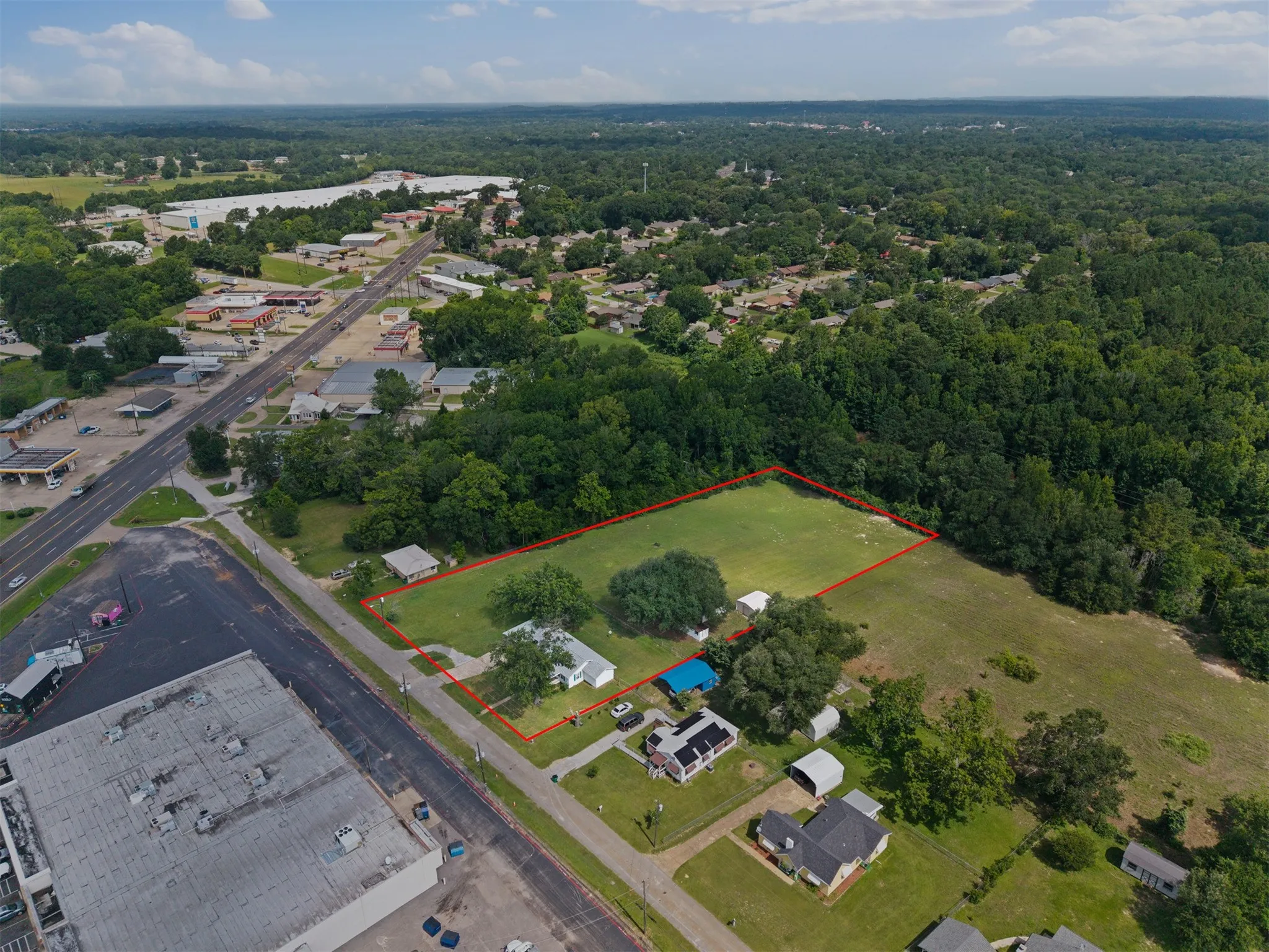 Single Family Residence For Sale in Anderson County , 117 Moore Drive, Palestine, Texas 75801, 2 Bedroom, 2 Bathroom, Garage spaces, 1,254 Sqft, built in 1950, mls#21376841, Real Estate Agent in Palestine, Homes For Sale in Anderson county, Homes For Sale in Palestine, Realtor in Palestine Texas, Real Estate Brokerage Independent Realty Texas, Luminita Cordes Realtor