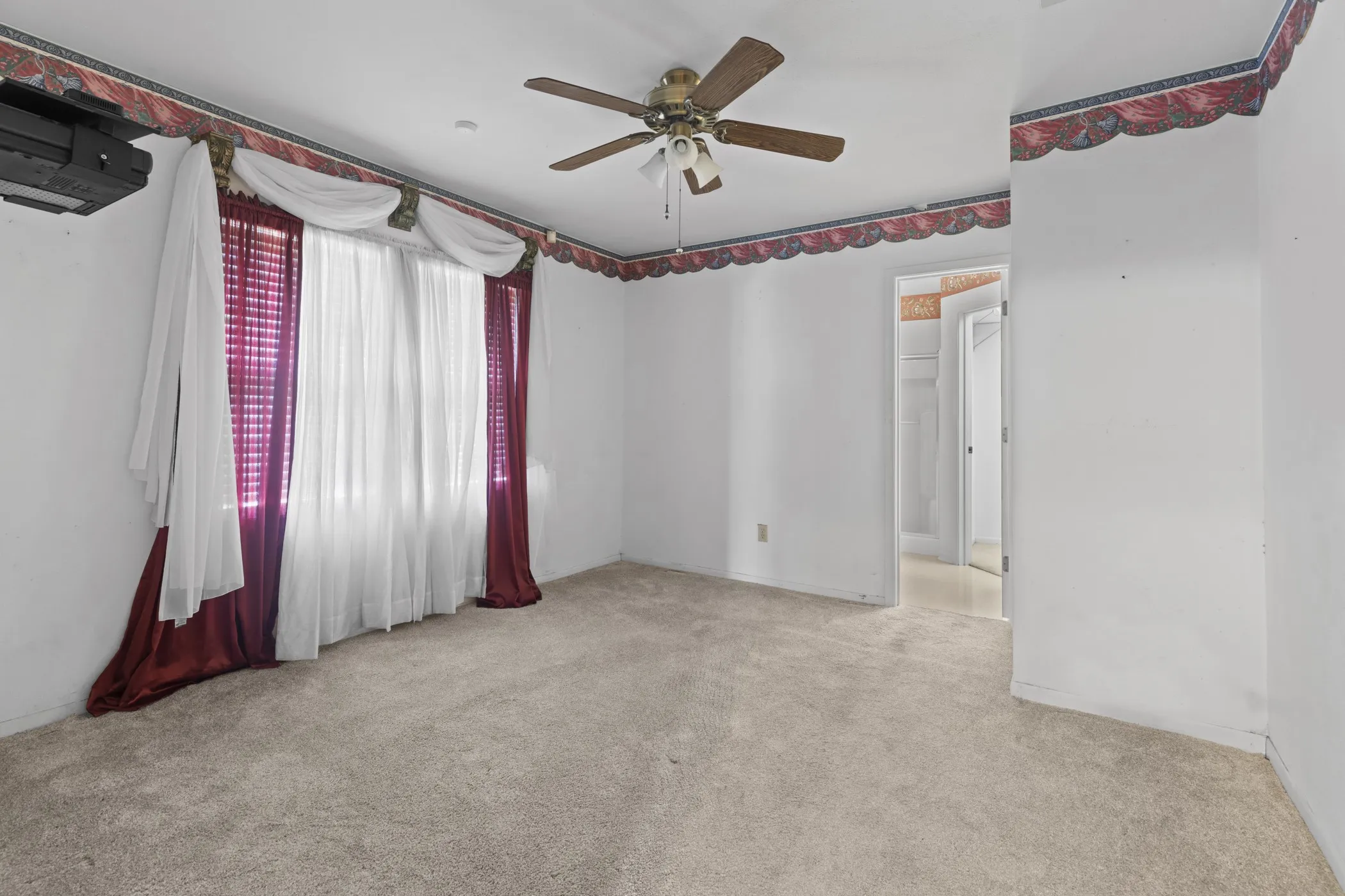 Single Family Residence For Sale in Anderson County , 117 Moore Drive, Palestine, Texas 75801, 2 Bedroom, 2 Bathroom, Garage spaces, 1,254 Sqft, built in 1950, mls#21376841, Real Estate Agent in Palestine, Homes For Sale in Anderson county, Homes For Sale in Palestine, Realtor in Palestine Texas, Real Estate Brokerage Independent Realty Texas, Luminita Cordes Realtor