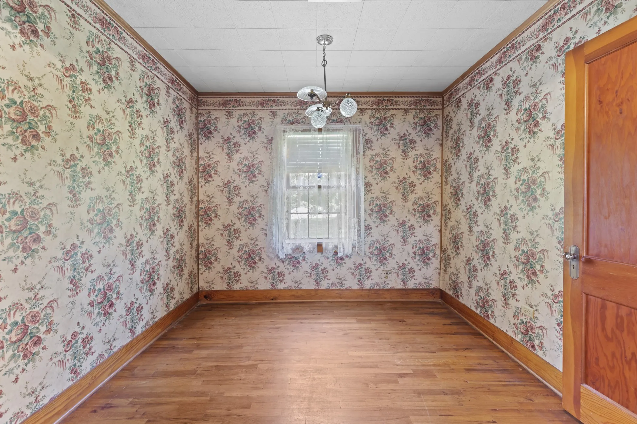 Single Family Residence For Sale in Anderson County , 117 Moore Drive, Palestine, Texas 75801, 2 Bedroom, 2 Bathroom, Garage spaces, 1,254 Sqft, built in 1950, mls#21376841, Real Estate Agent in Palestine, Homes For Sale in Anderson county, Homes For Sale in Palestine, Realtor in Palestine Texas, Real Estate Brokerage Independent Realty Texas, Luminita Cordes Realtor