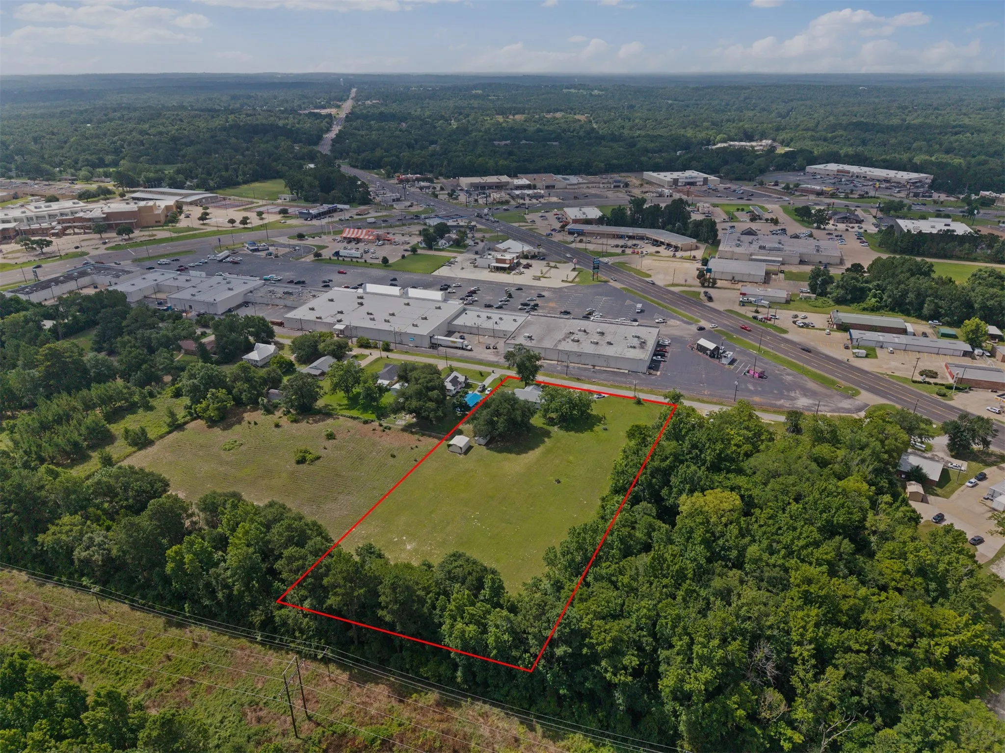 Single Family Residence For Sale in Anderson County , 117 Moore Drive, Palestine, Texas 75801, 2 Bedroom, 2 Bathroom, Garage spaces, 1,254 Sqft, built in 1950, mls#21376841, Real Estate Agent in Palestine, Homes For Sale in Anderson county, Homes For Sale in Palestine, Realtor in Palestine Texas, Real Estate Brokerage Independent Realty Texas, Luminita Cordes Realtor