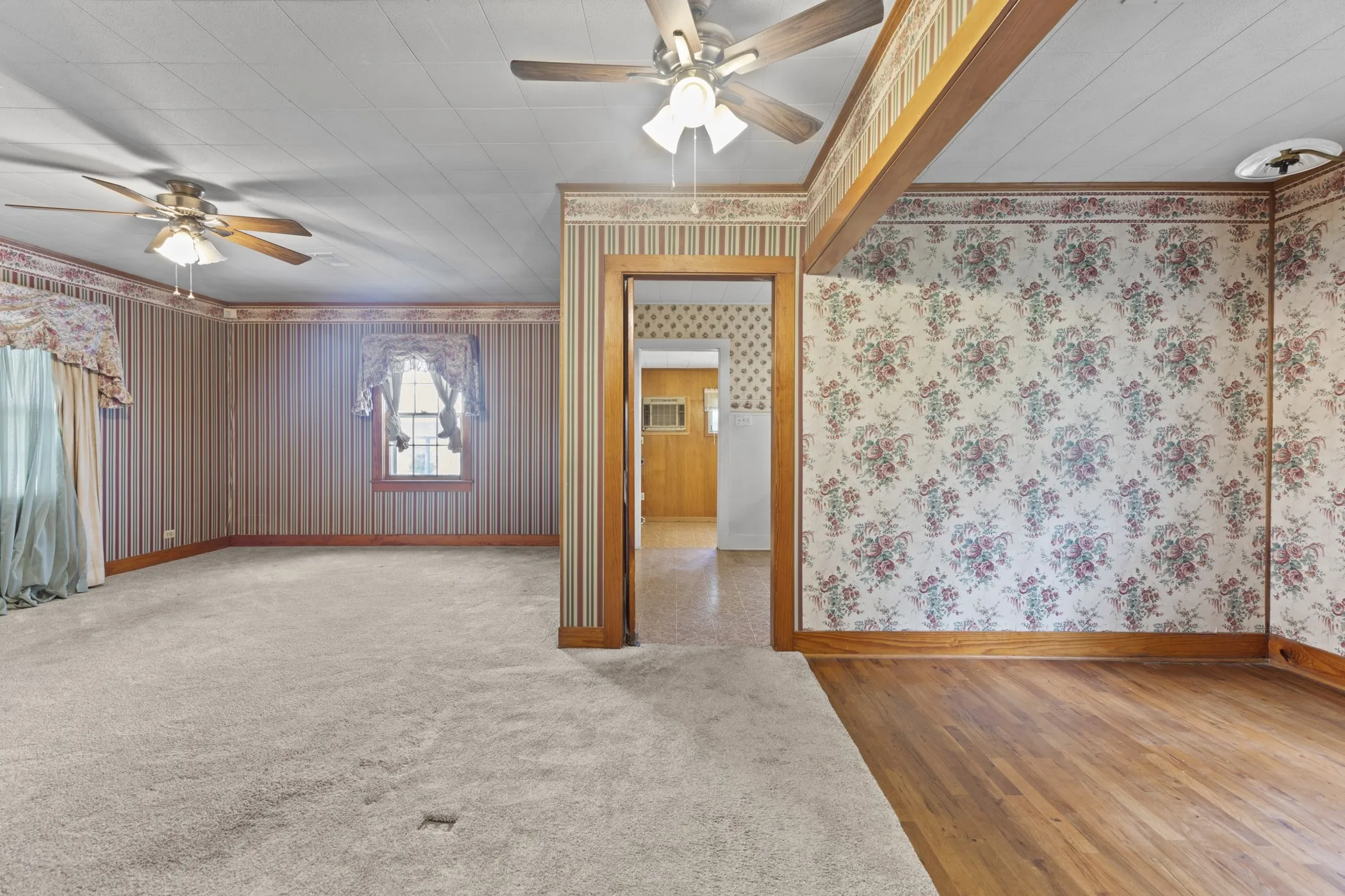 Single Family Residence For Sale in Anderson County , 117 Moore Drive, Palestine, Texas 75801, 2 Bedroom, 2 Bathroom, Garage spaces, 1,254 Sqft, built in 1950, mls#21376841, Real Estate Agent in Palestine, Homes For Sale in Anderson county, Homes For Sale in Palestine, Realtor in Palestine Texas, Real Estate Brokerage Independent Realty Texas, Luminita Cordes Realtor