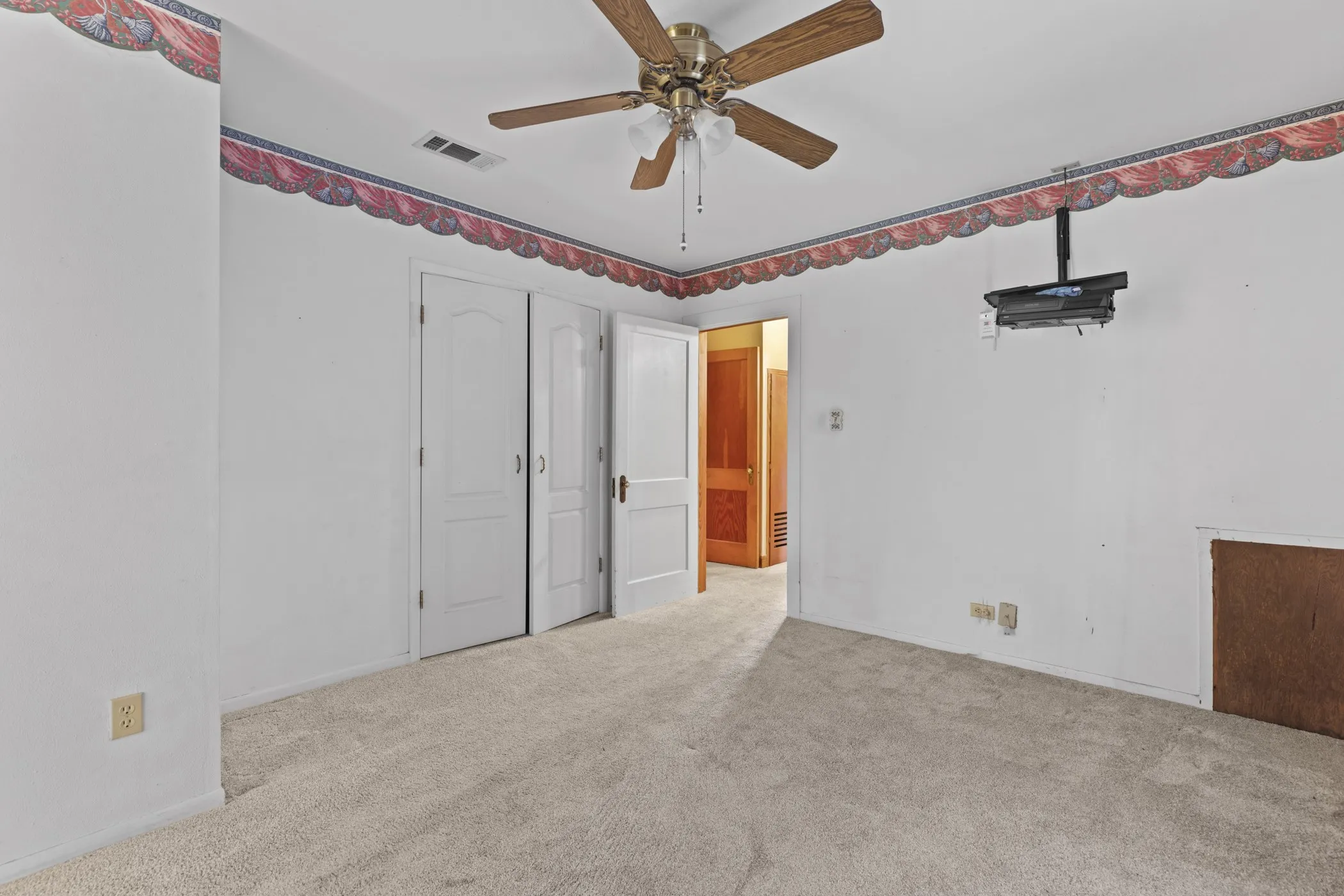 Single Family Residence For Sale in Anderson County , 117 Moore Drive, Palestine, Texas 75801, 2 Bedroom, 2 Bathroom, Garage spaces, 1,254 Sqft, built in 1950, mls#21376841, Real Estate Agent in Palestine, Homes For Sale in Anderson county, Homes For Sale in Palestine, Realtor in Palestine Texas, Real Estate Brokerage Independent Realty Texas, Luminita Cordes Realtor