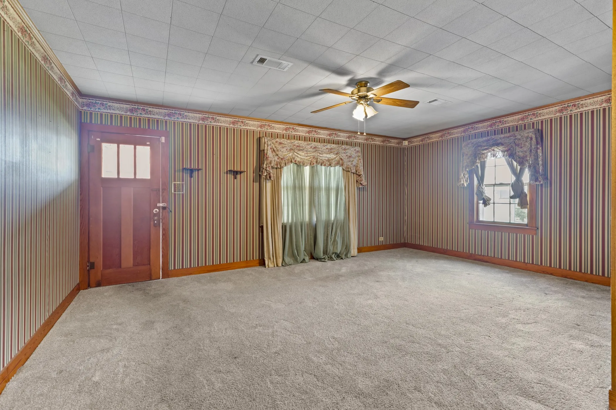 Single Family Residence For Sale in Anderson County , 117 Moore Drive, Palestine, Texas 75801, 2 Bedroom, 2 Bathroom, Garage spaces, 1,254 Sqft, built in 1950, mls#21376841, Real Estate Agent in Palestine, Homes For Sale in Anderson county, Homes For Sale in Palestine, Realtor in Palestine Texas, Real Estate Brokerage Independent Realty Texas, Luminita Cordes Realtor
