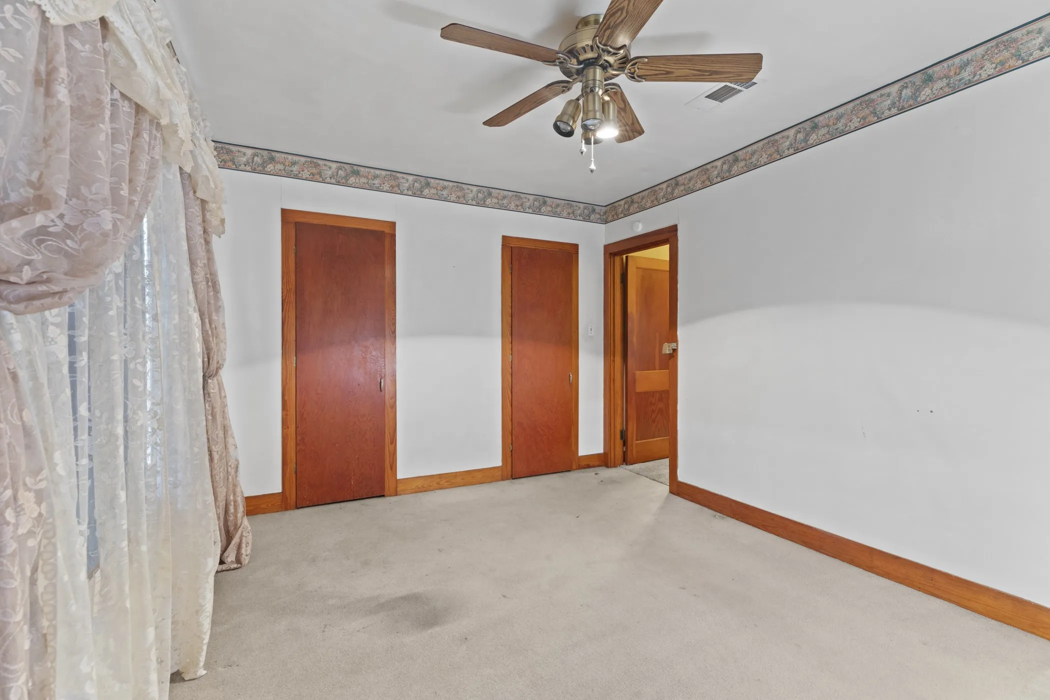 Single Family Residence For Sale in Anderson County , 117 Moore Drive, Palestine, Texas 75801, 2 Bedroom, 2 Bathroom, Garage spaces, 1,254 Sqft, built in 1950, mls#21376841, Real Estate Agent in Palestine, Homes For Sale in Anderson county, Homes For Sale in Palestine, Realtor in Palestine Texas, Real Estate Brokerage Independent Realty Texas, Luminita Cordes Realtor