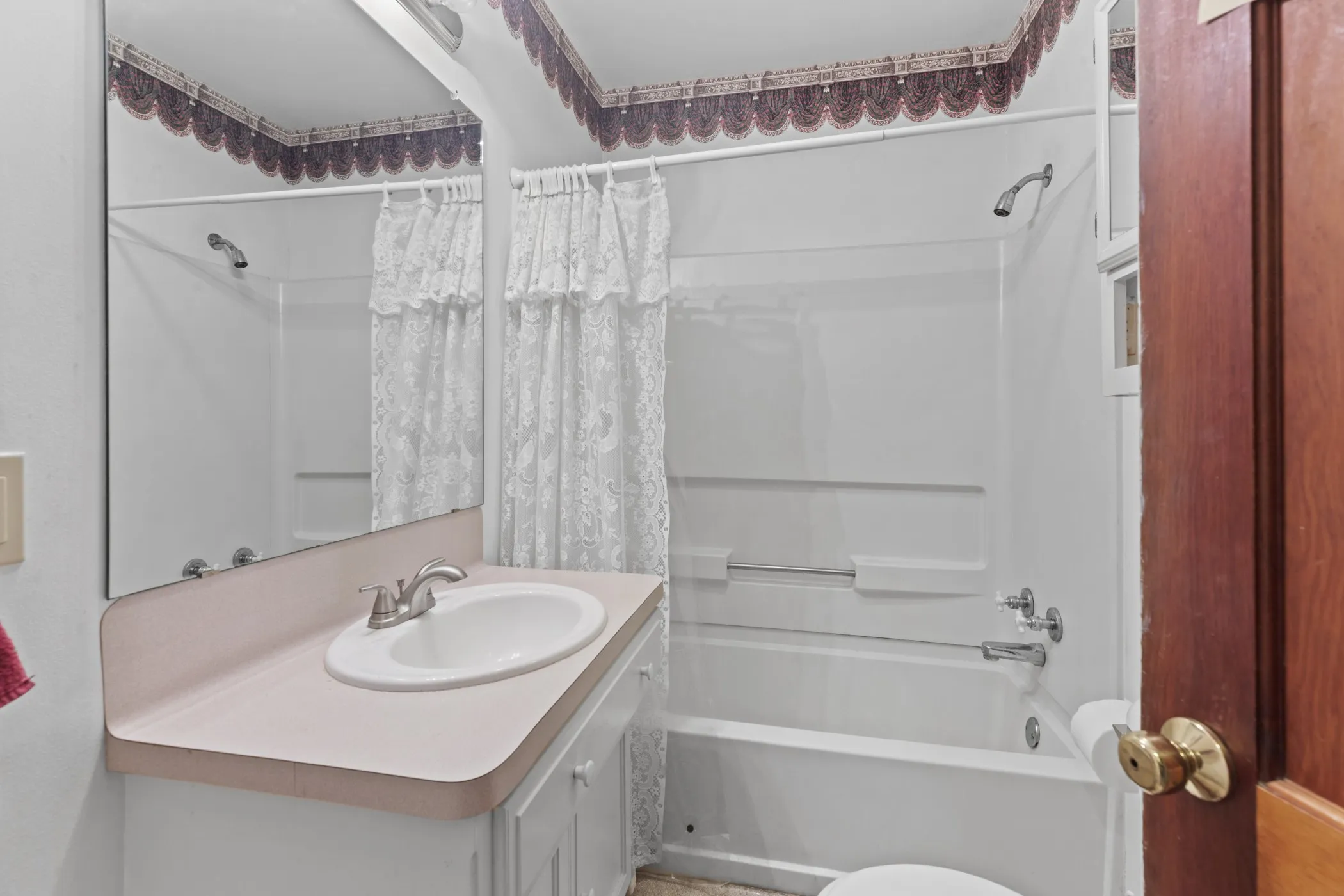 Single Family Residence For Sale in Anderson County , 117 Moore Drive, Palestine, Texas 75801, 2 Bedroom, 2 Bathroom, Garage spaces, 1,254 Sqft, built in 1950, mls#21376841, Real Estate Agent in Palestine, Homes For Sale in Anderson county, Homes For Sale in Palestine, Realtor in Palestine Texas, Real Estate Brokerage Independent Realty Texas, Luminita Cordes Realtor
